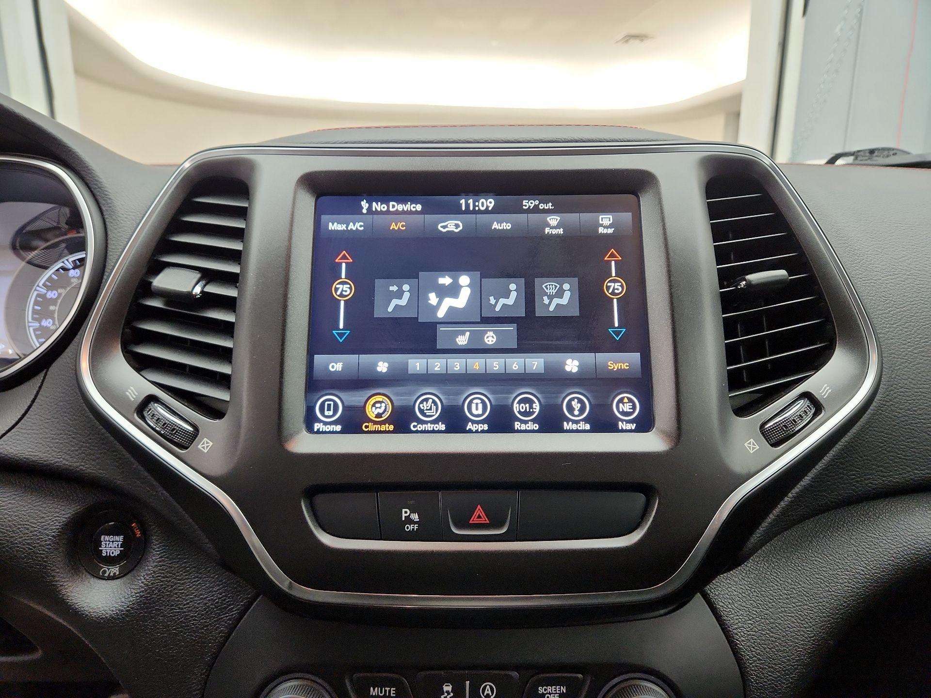 Thumbnail: 2019 Jeep Cherokee - 16