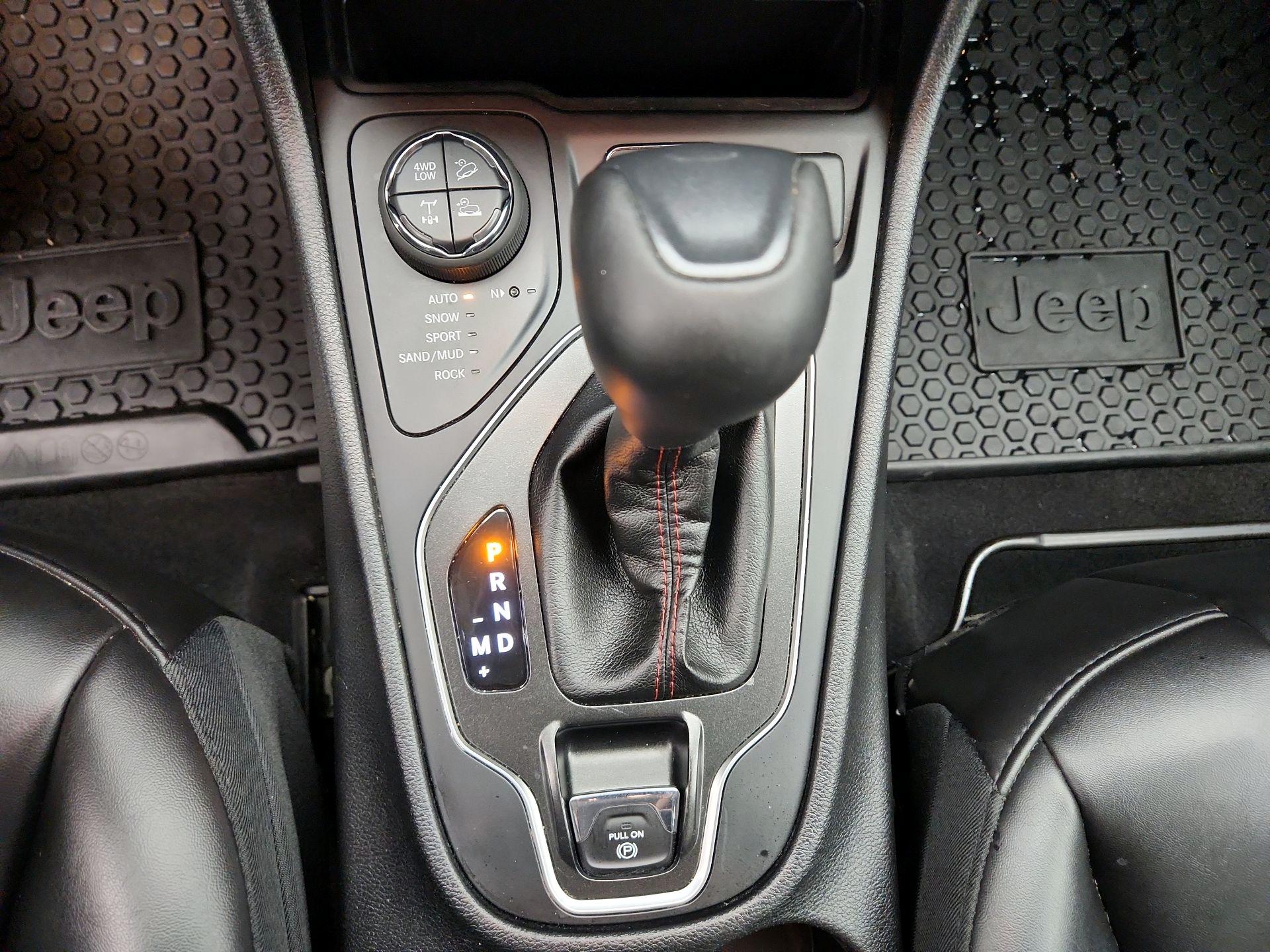 Thumbnail: 2019 Jeep Cherokee - 18