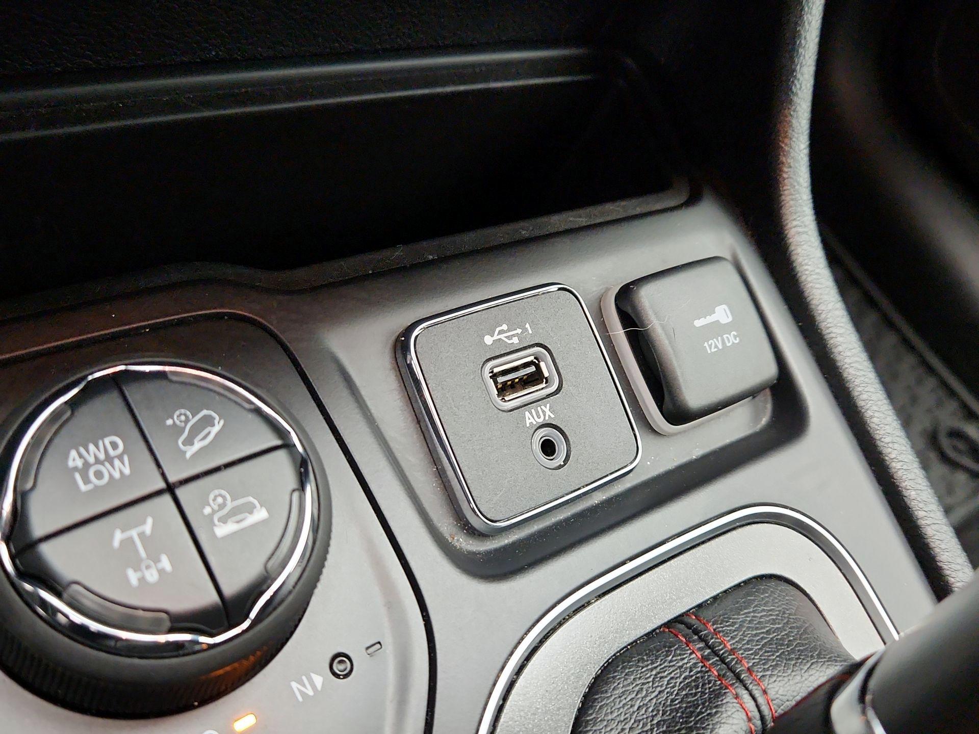 Thumbnail: 2019 Jeep Cherokee - 19