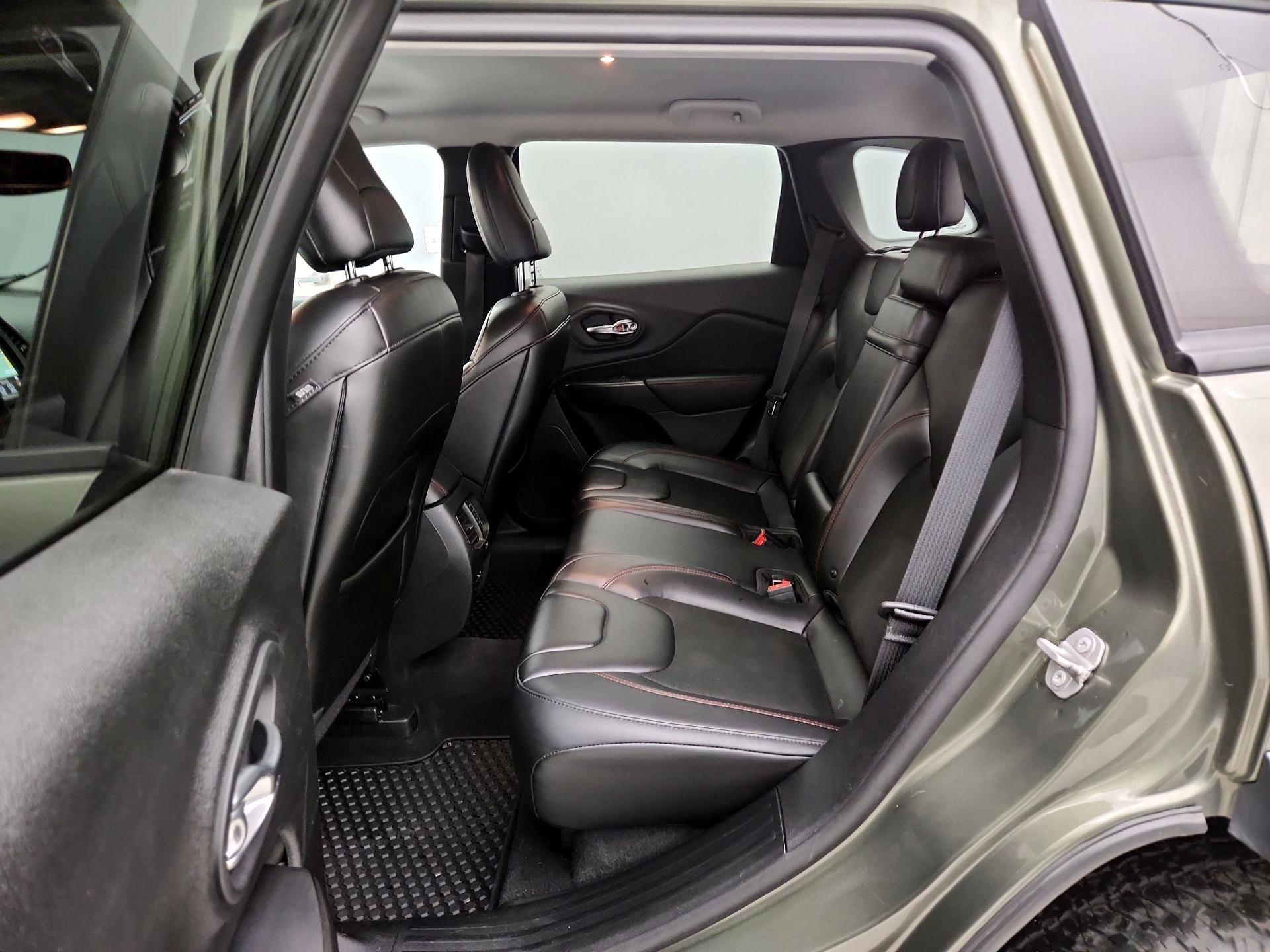 Thumbnail: 2019 Jeep Cherokee - 20