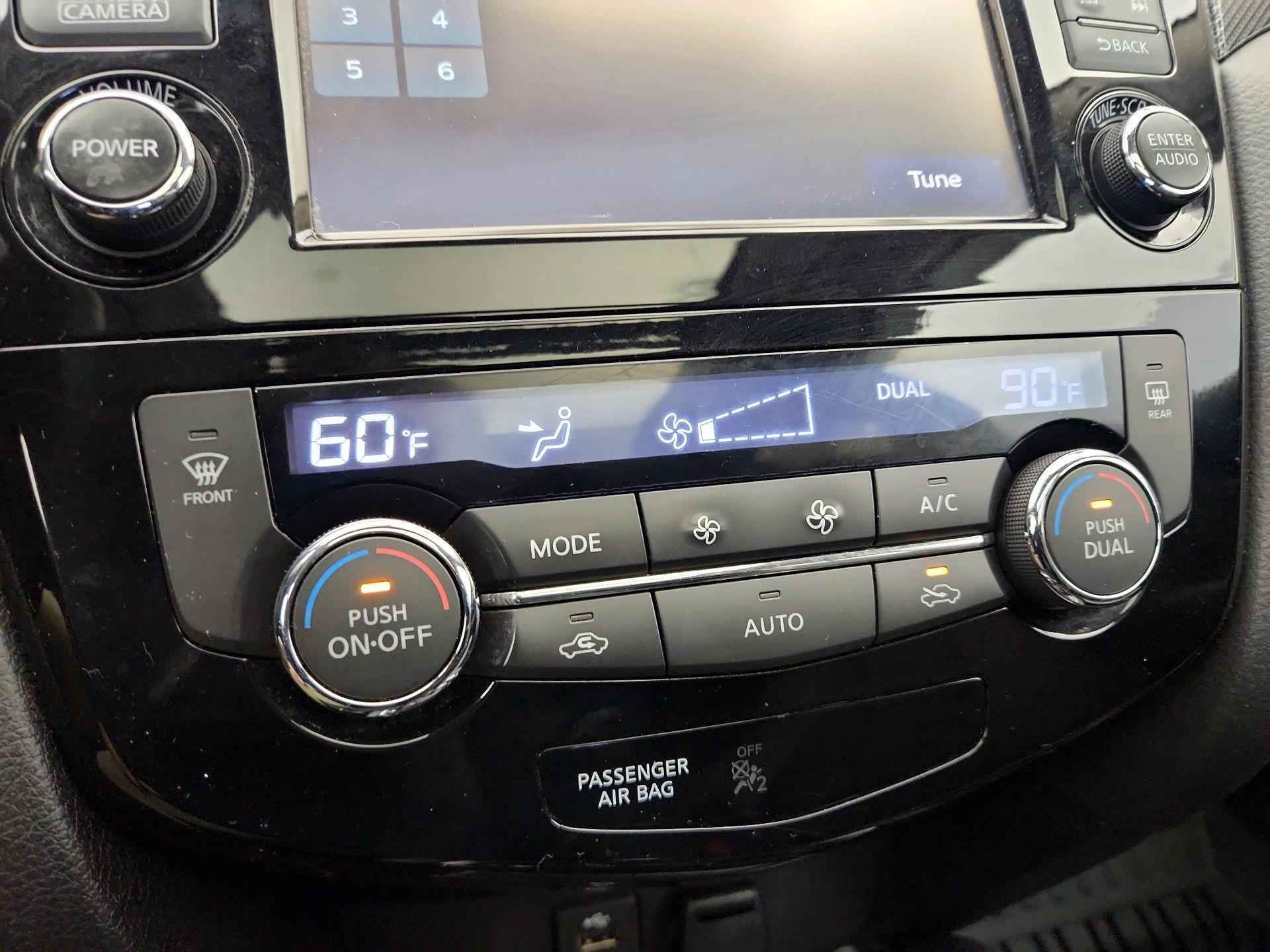 Thumbnail: 2016 Nissan Rogue - 17