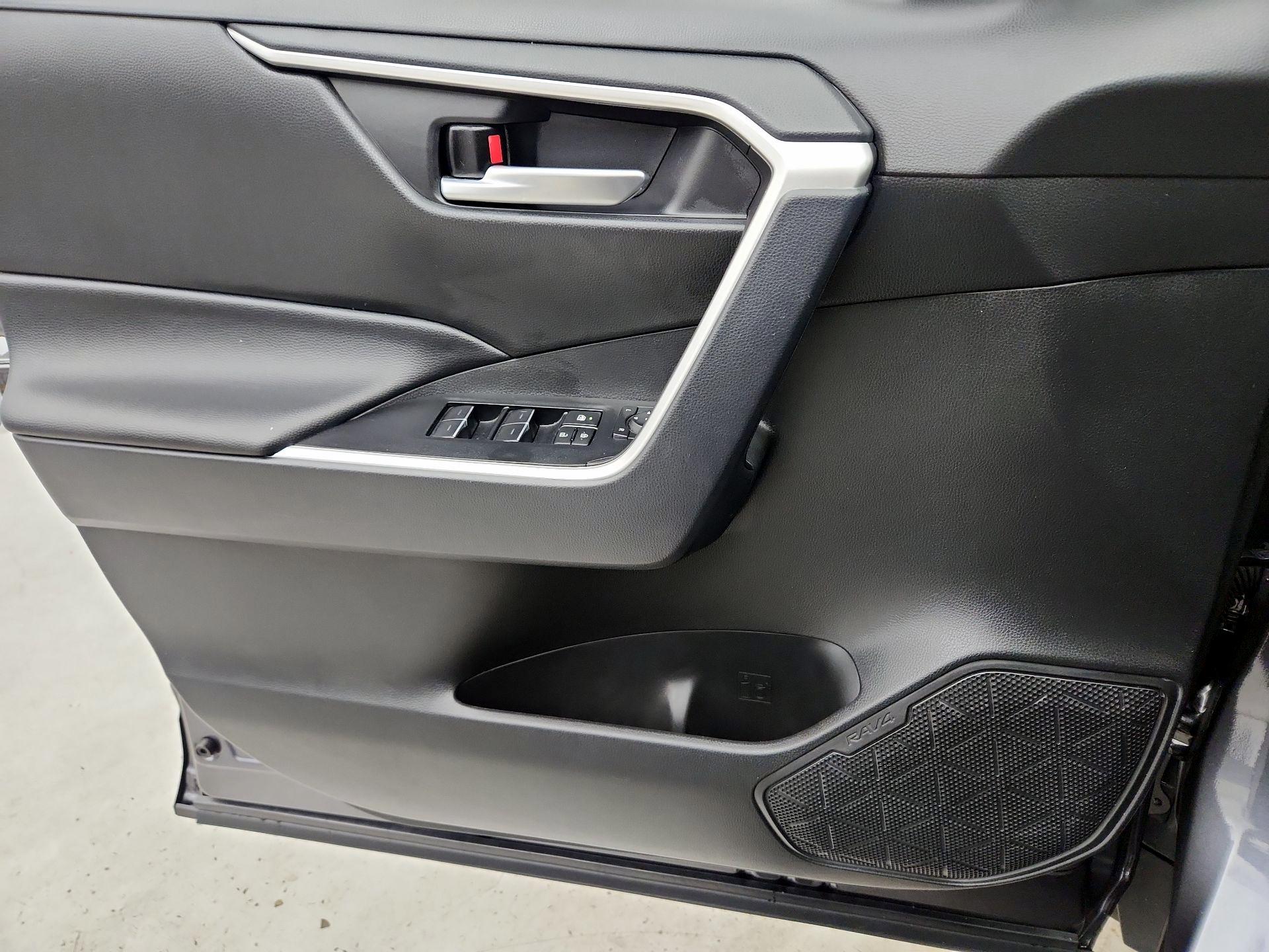 Thumbnail: 2025 Toyota RAV4 - 12