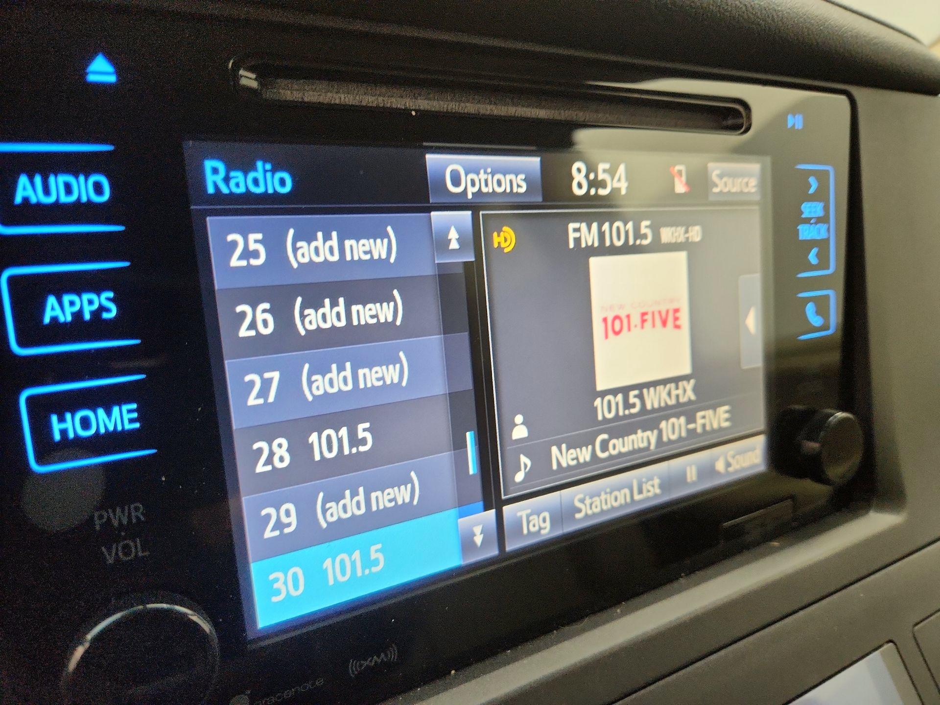 Thumbnail: 2016 Toyota Sienna - 15