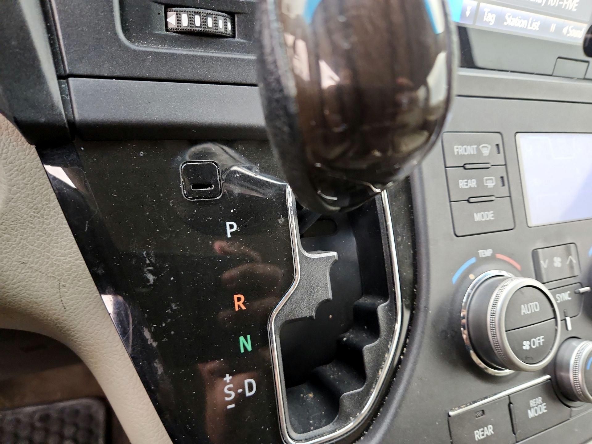 Thumbnail: 2016 Toyota Sienna - 17