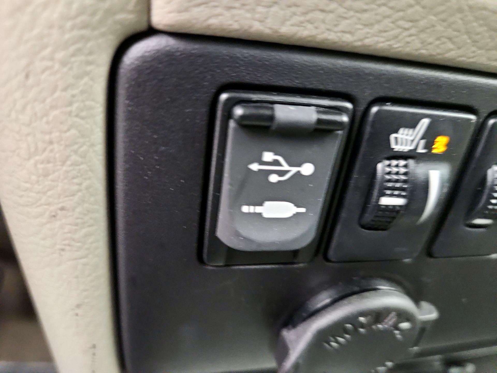 Thumbnail: 2016 Toyota Sienna - 18