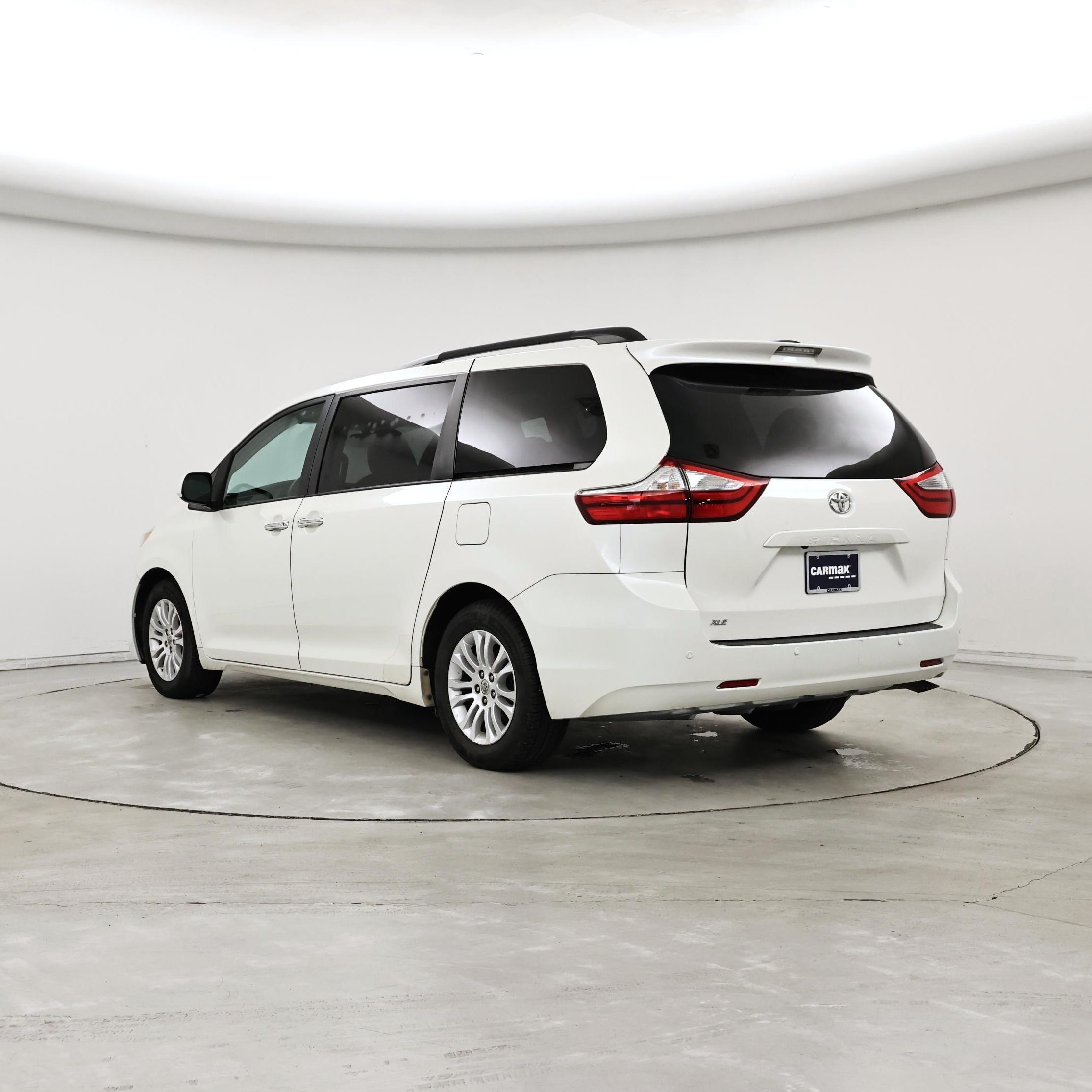 Thumbnail: 2016 Toyota Sienna - 2