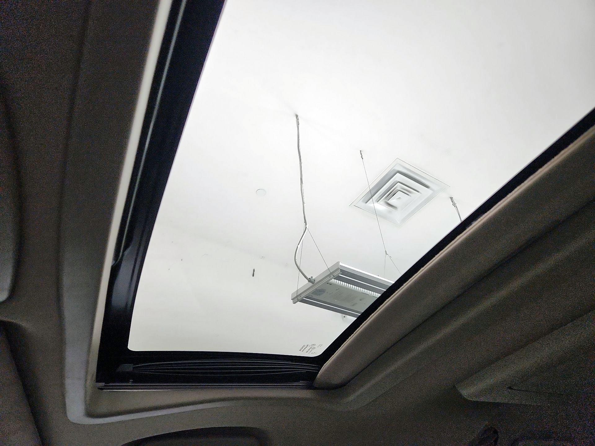 Thumbnail: 2016 Toyota Sienna - 19