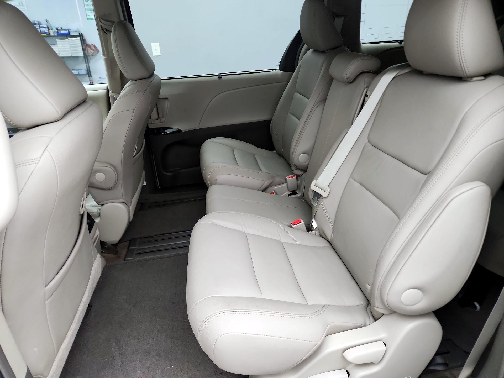 Thumbnail: 2016 Toyota Sienna - 20