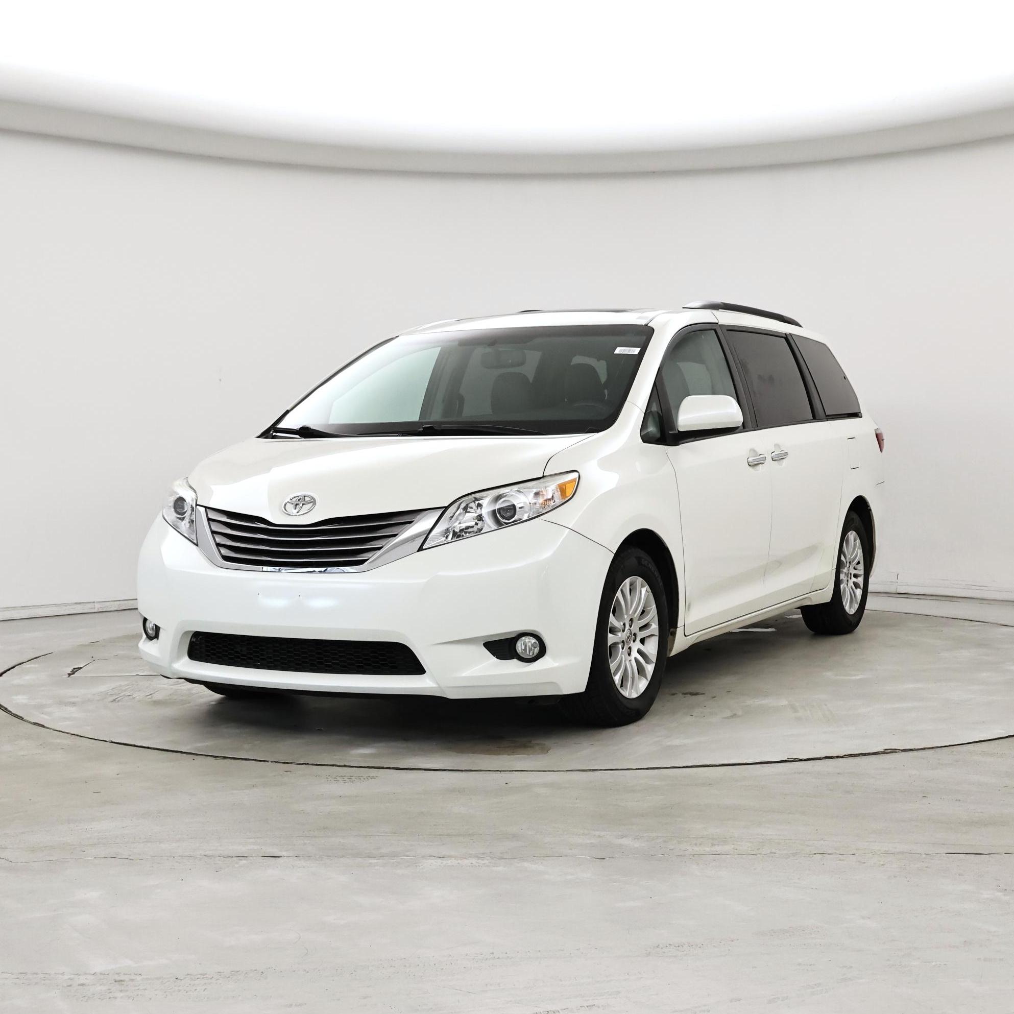 Thumbnail: 2016 Toyota Sienna - 4