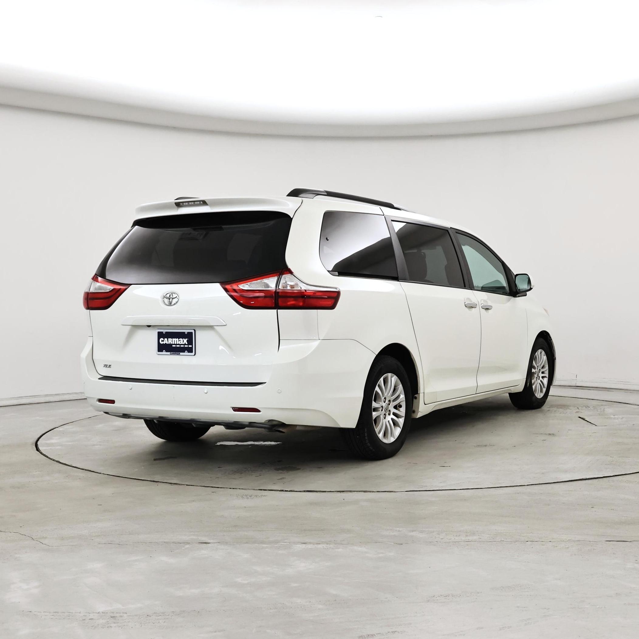 Thumbnail: 2016 Toyota Sienna - 8