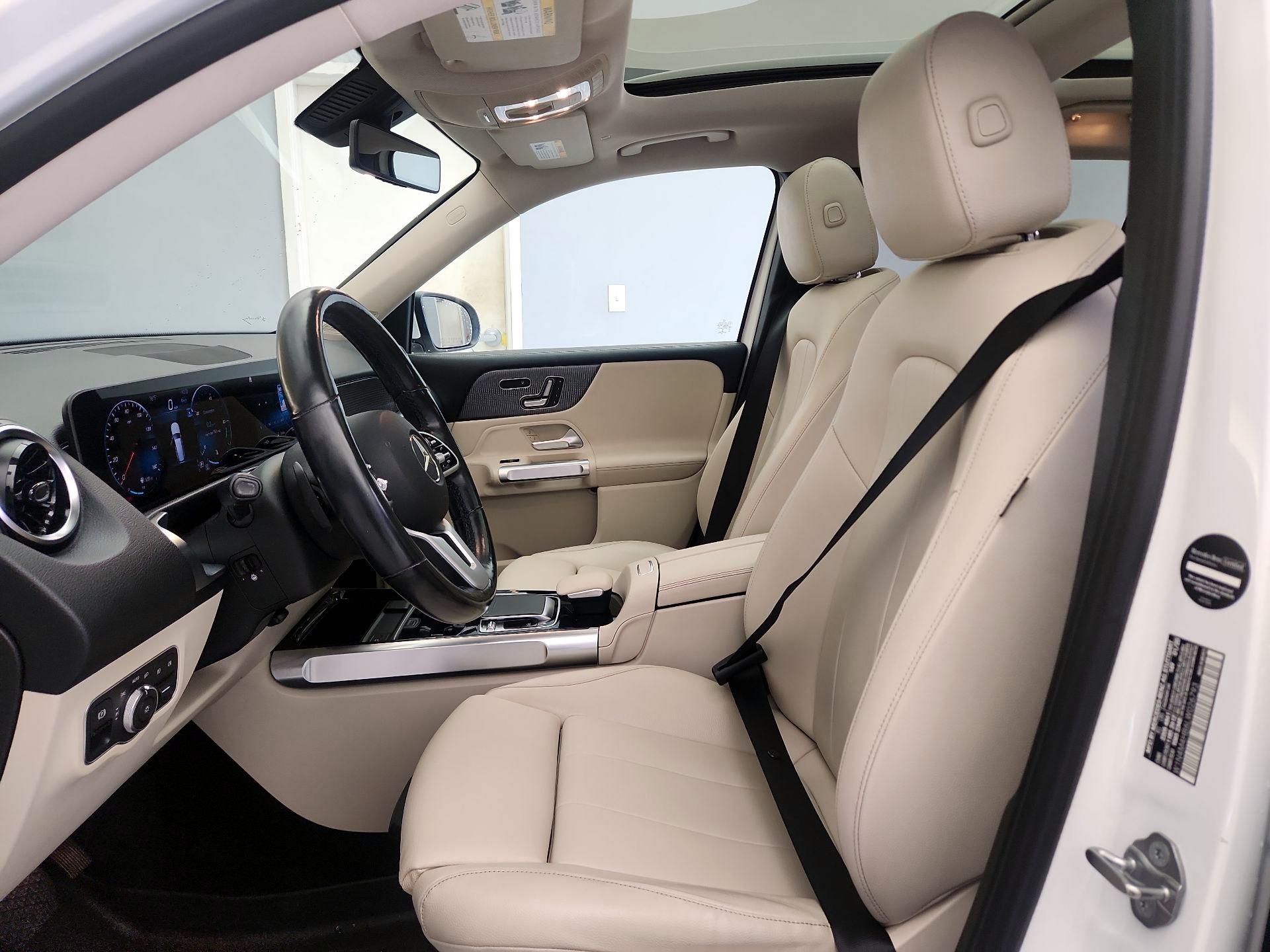 Thumbnail: 2020 Mercedes-Benz GLB - 11