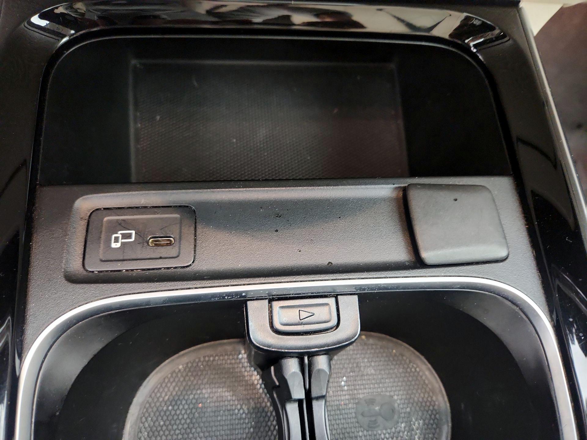 Thumbnail: 2020 Mercedes-Benz GLB - 18