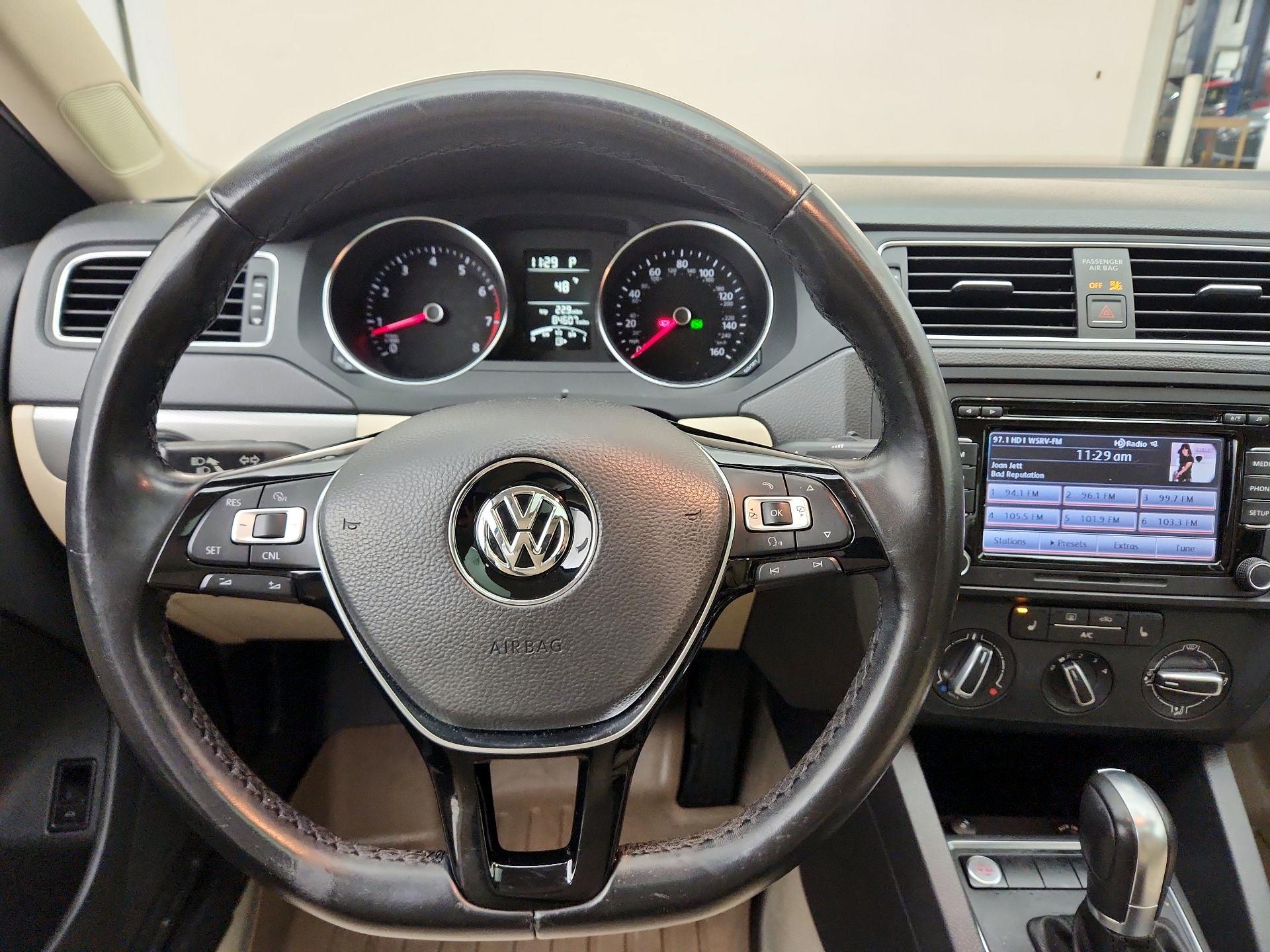 Thumbnail: 2015 Volkswagen Jetta - 10