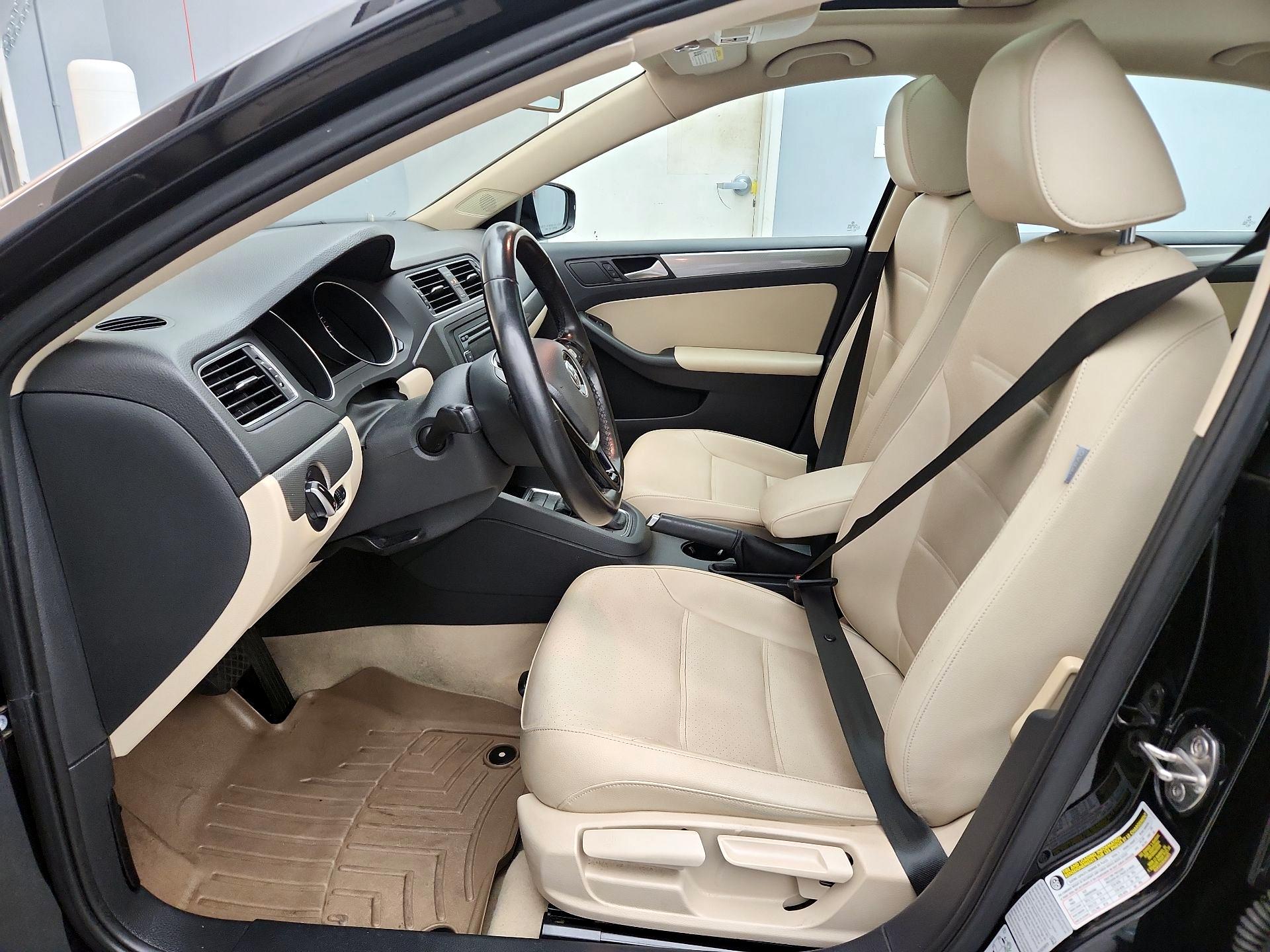 Thumbnail: 2015 Volkswagen Jetta - 11