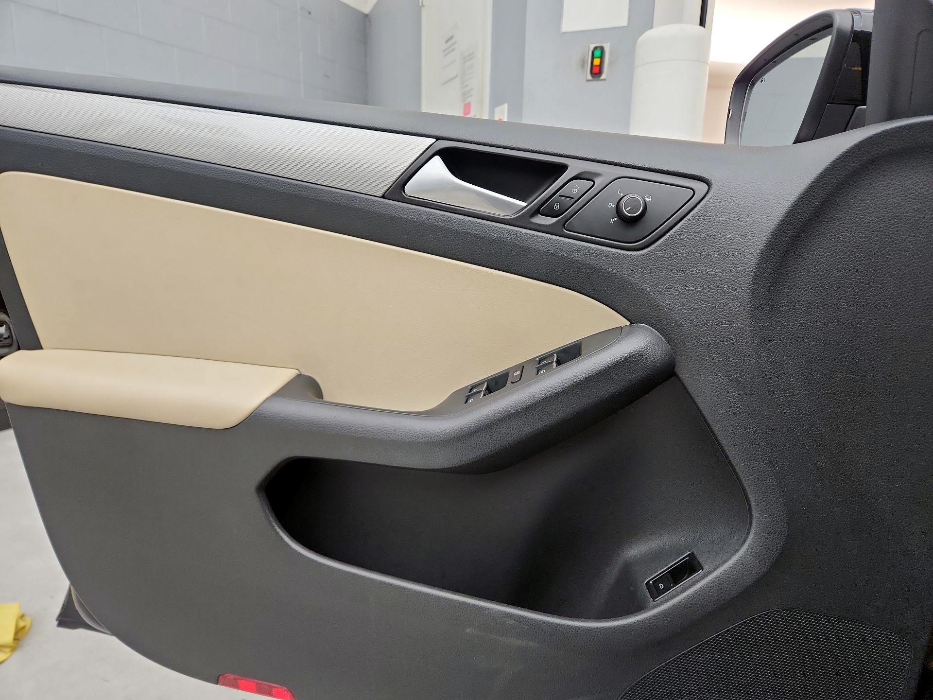 Thumbnail: 2015 Volkswagen Jetta - 12