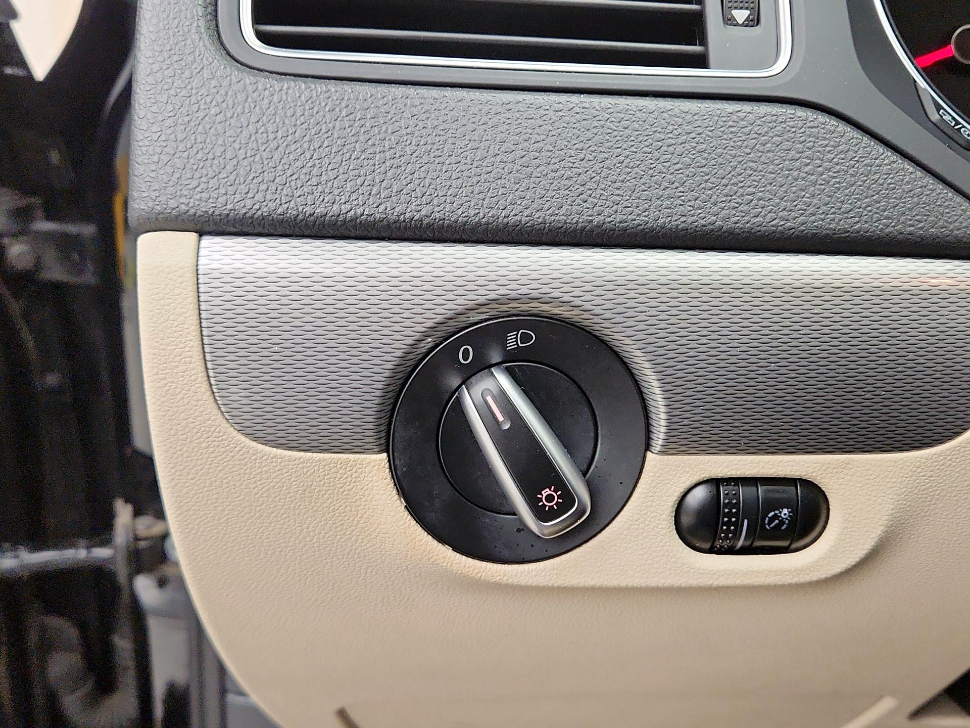 Thumbnail: 2015 Volkswagen Jetta - 13