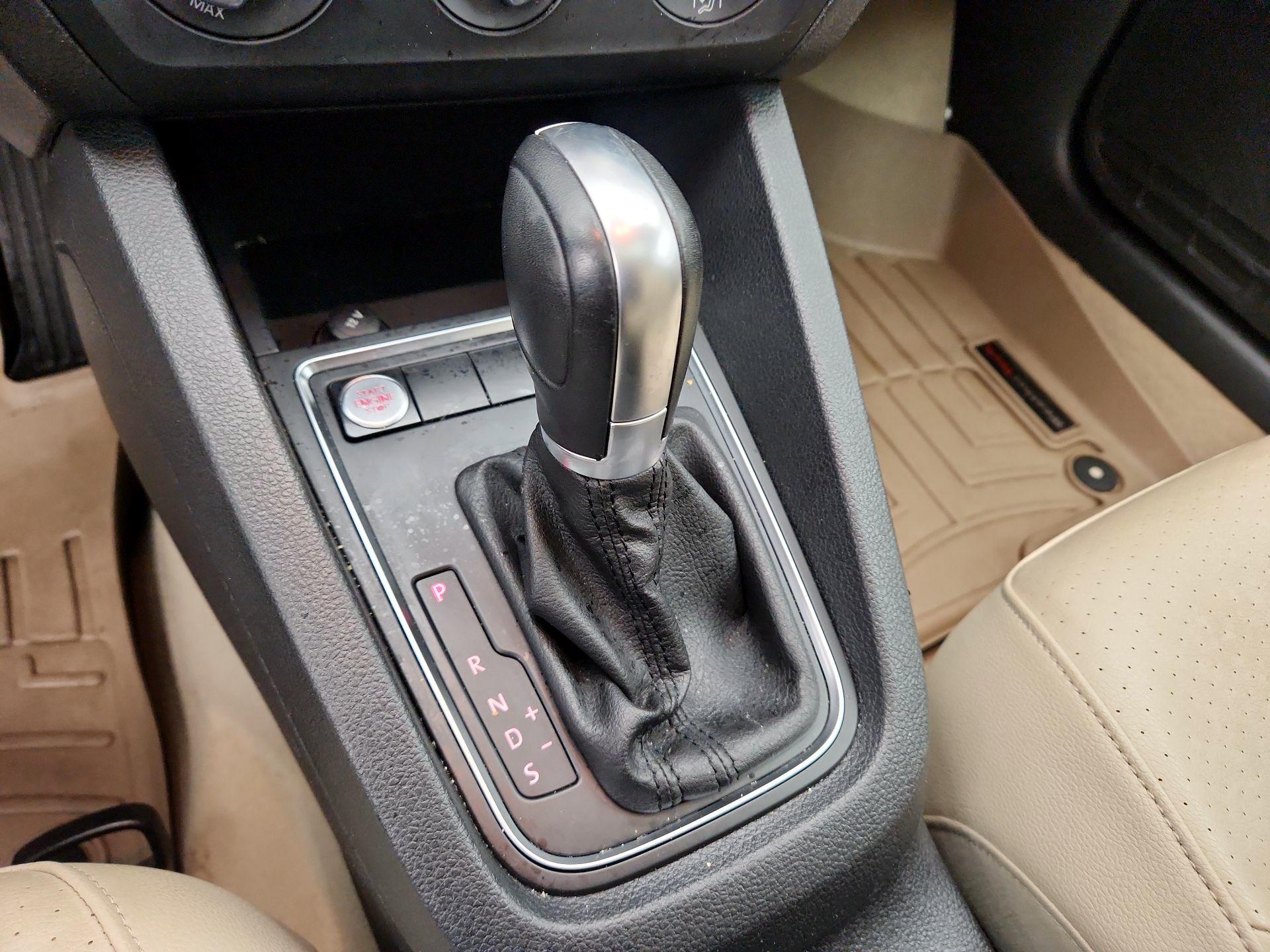 Thumbnail: 2015 Volkswagen Jetta - 17