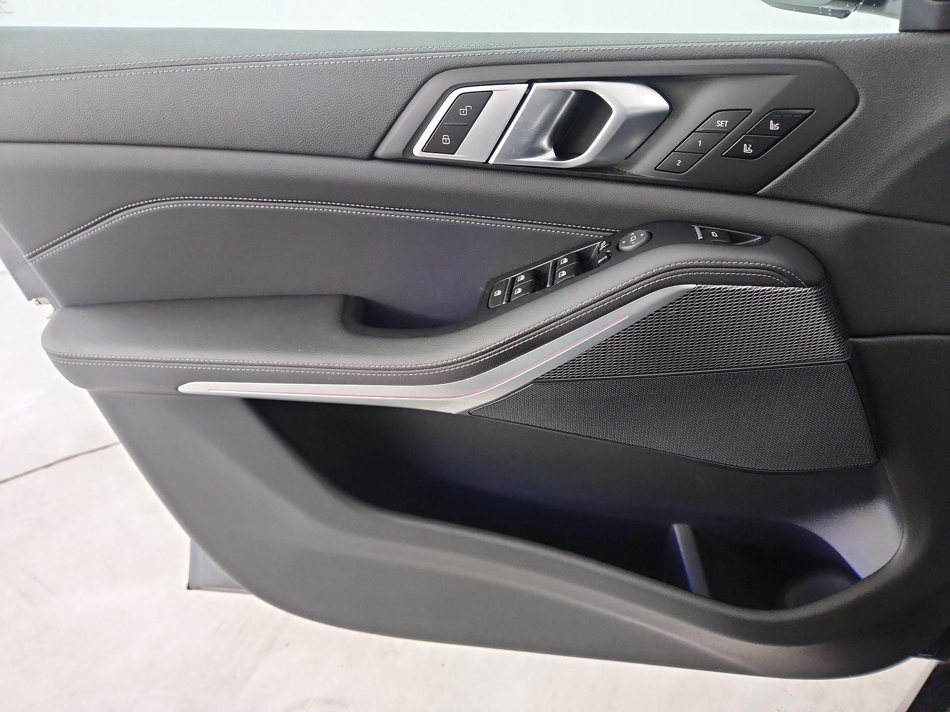 Thumbnail: 2022 BMW X5 - 12