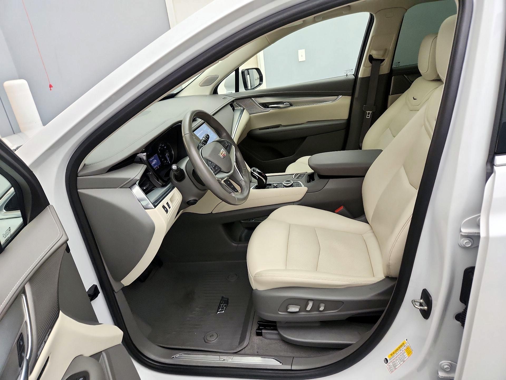 Thumbnail: 2021 Cadillac XT5 - 11