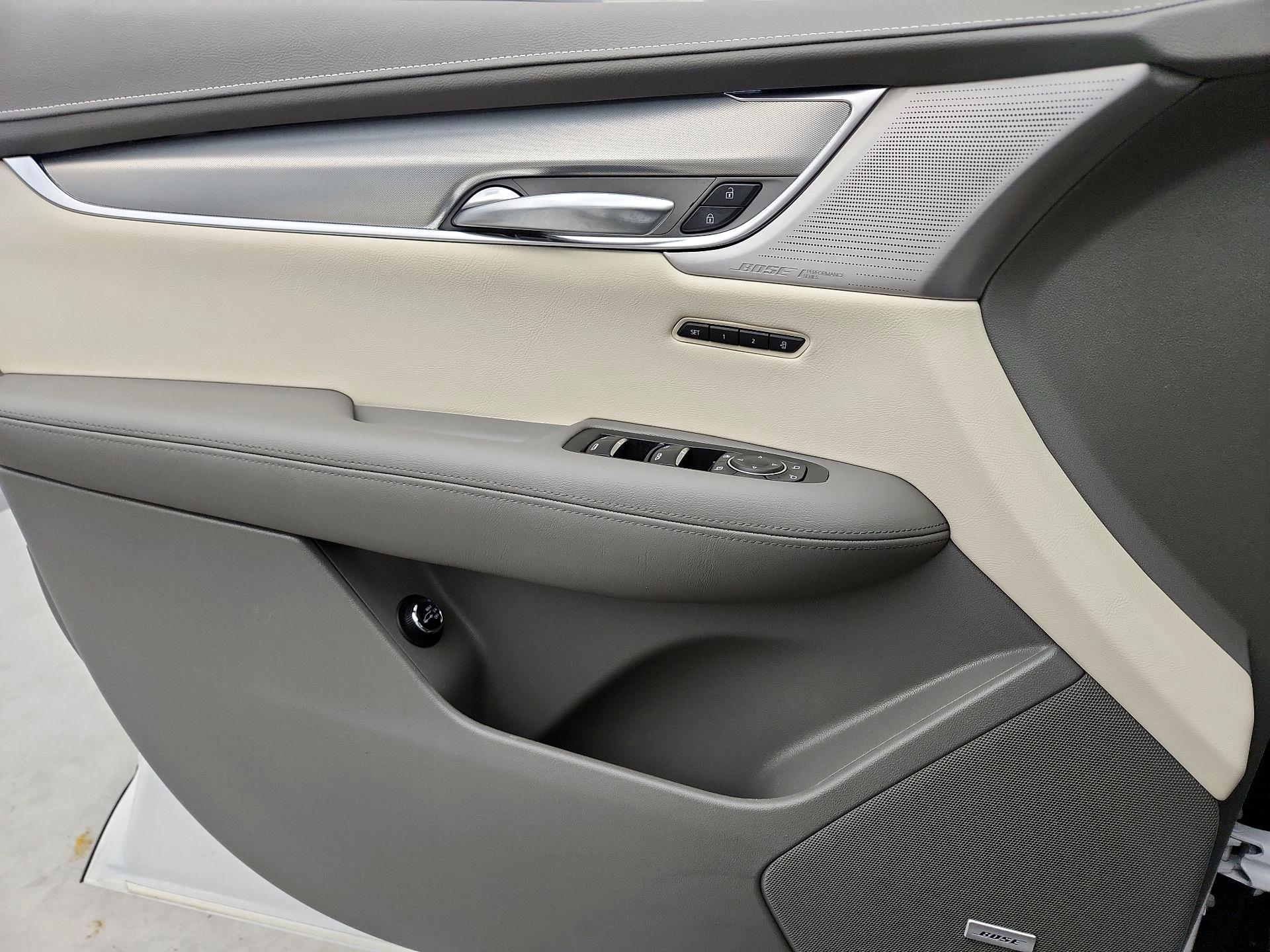 Thumbnail: 2021 Cadillac XT5 - 12