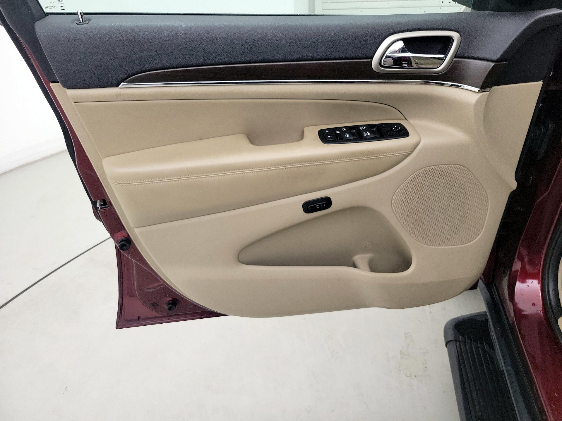 Thumbnail: 2017 Jeep Grand Cherokee - 12