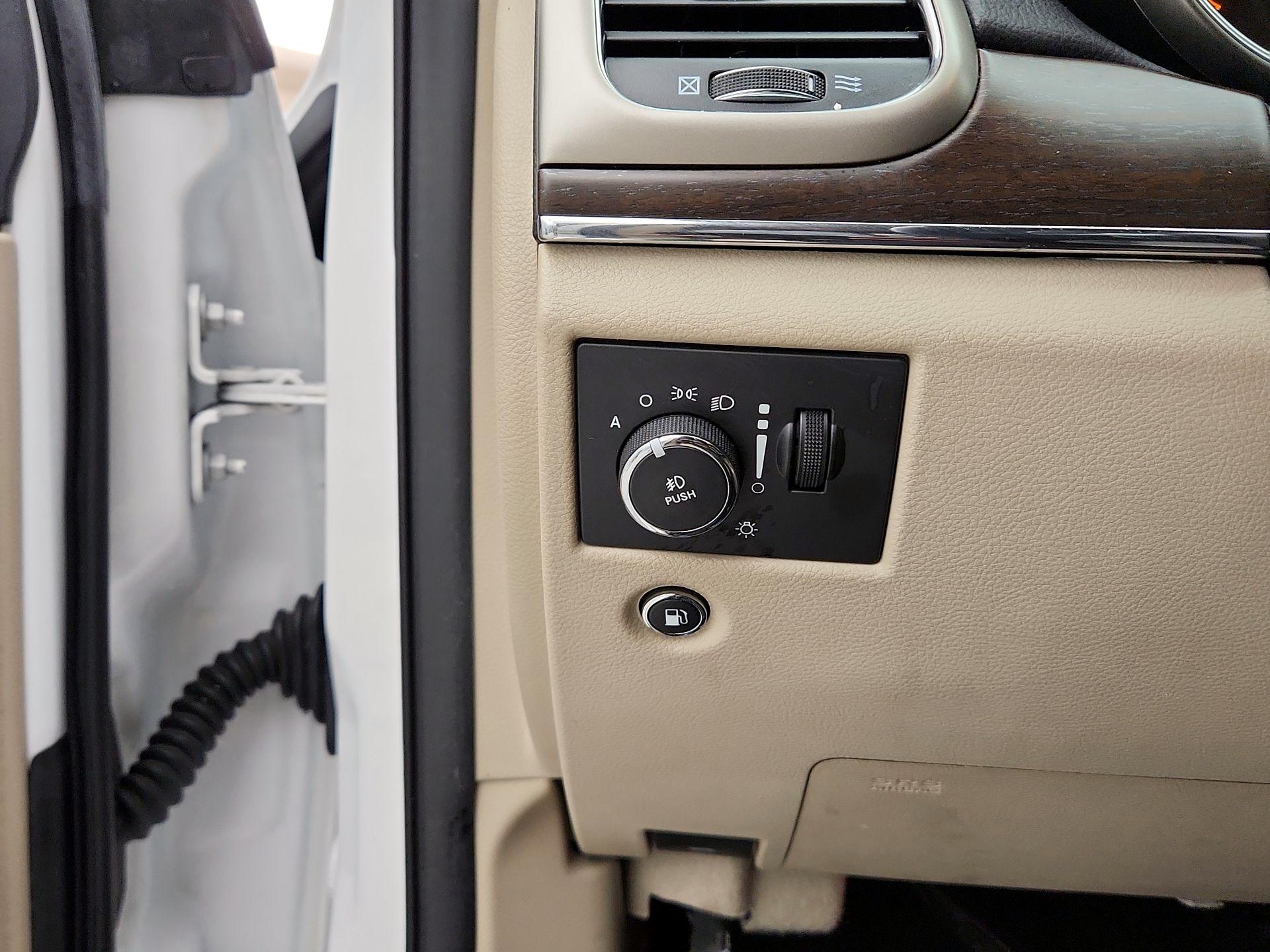 Thumbnail: 2015 Jeep Grand Cherokee - 13