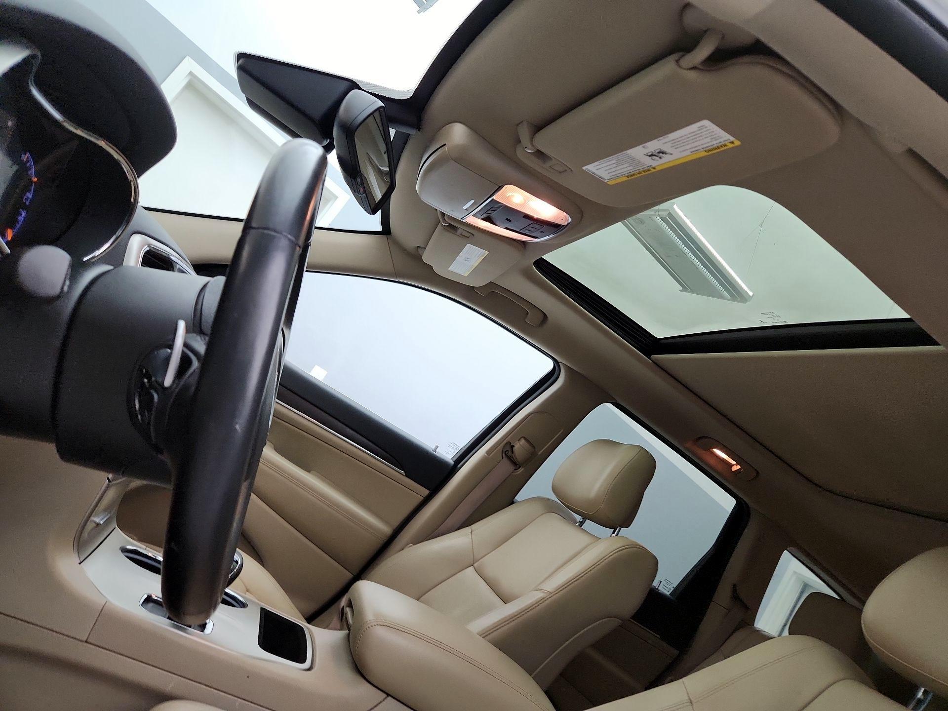 Thumbnail: 2015 Jeep Grand Cherokee - 20