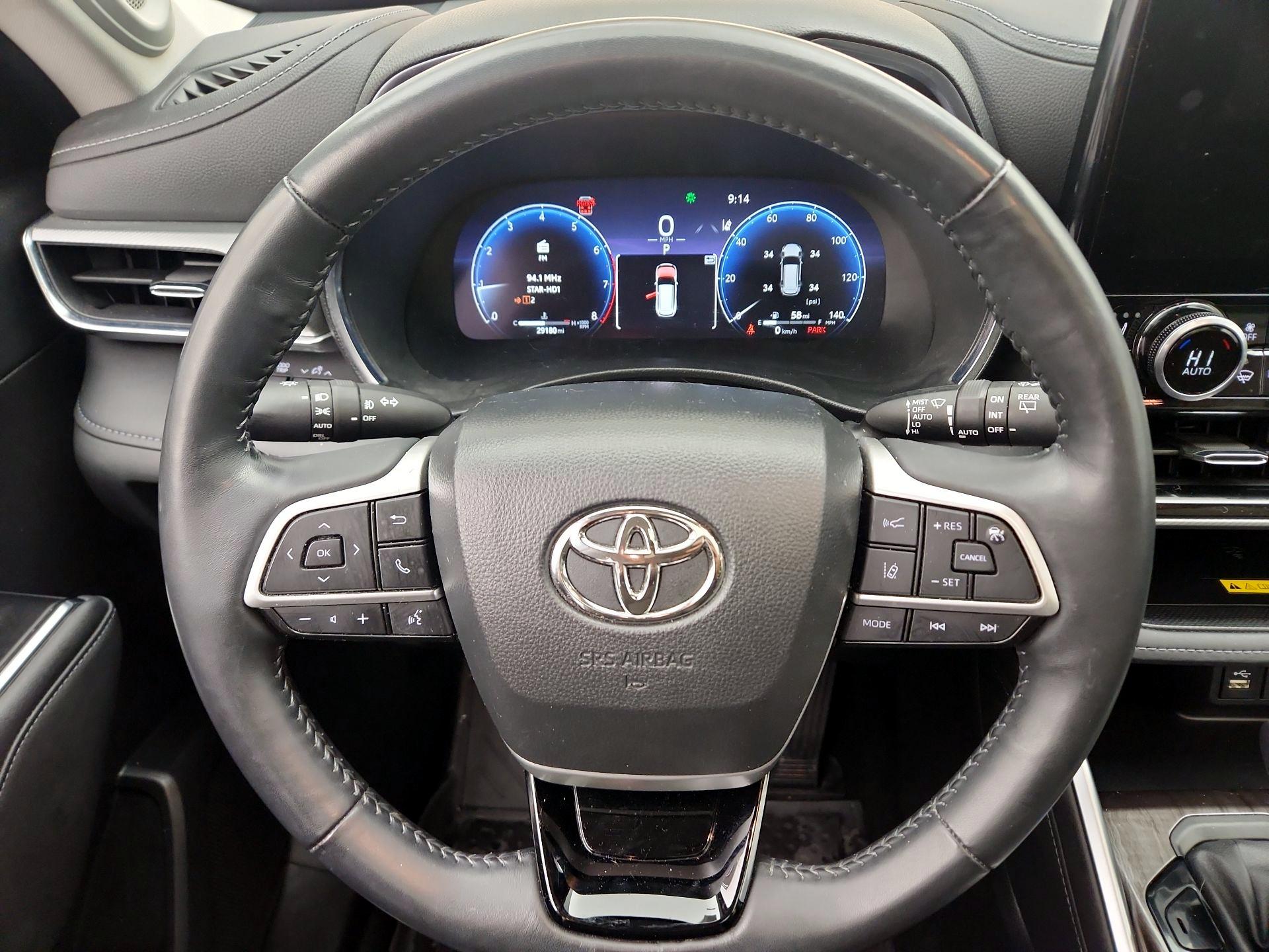 Thumbnail: 2023 Toyota Highlander - 10