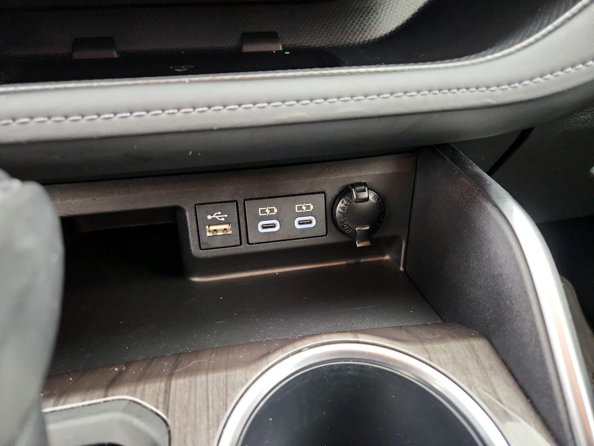 Thumbnail: 2023 Toyota Highlander - 18