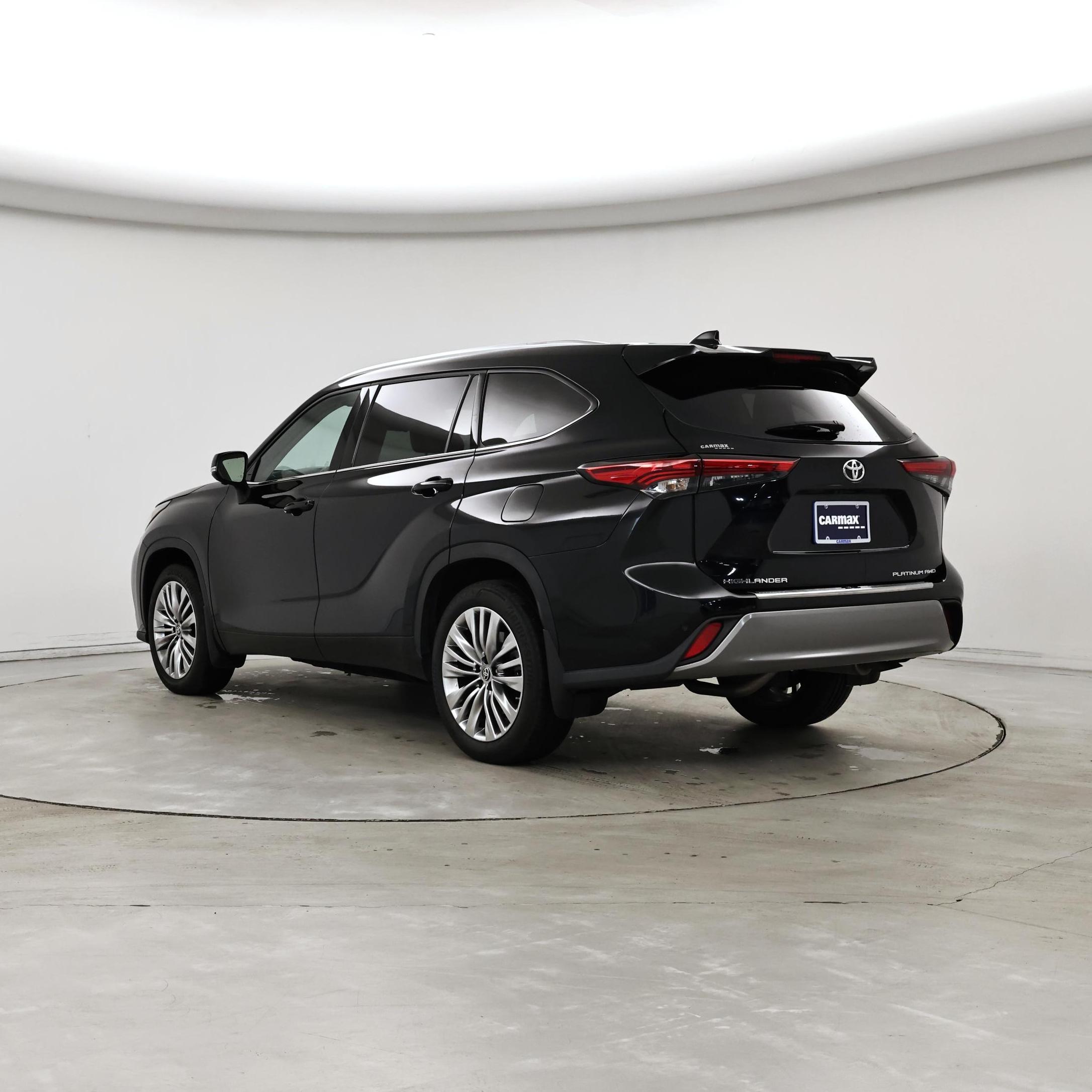 Thumbnail: 2023 Toyota Highlander - 2