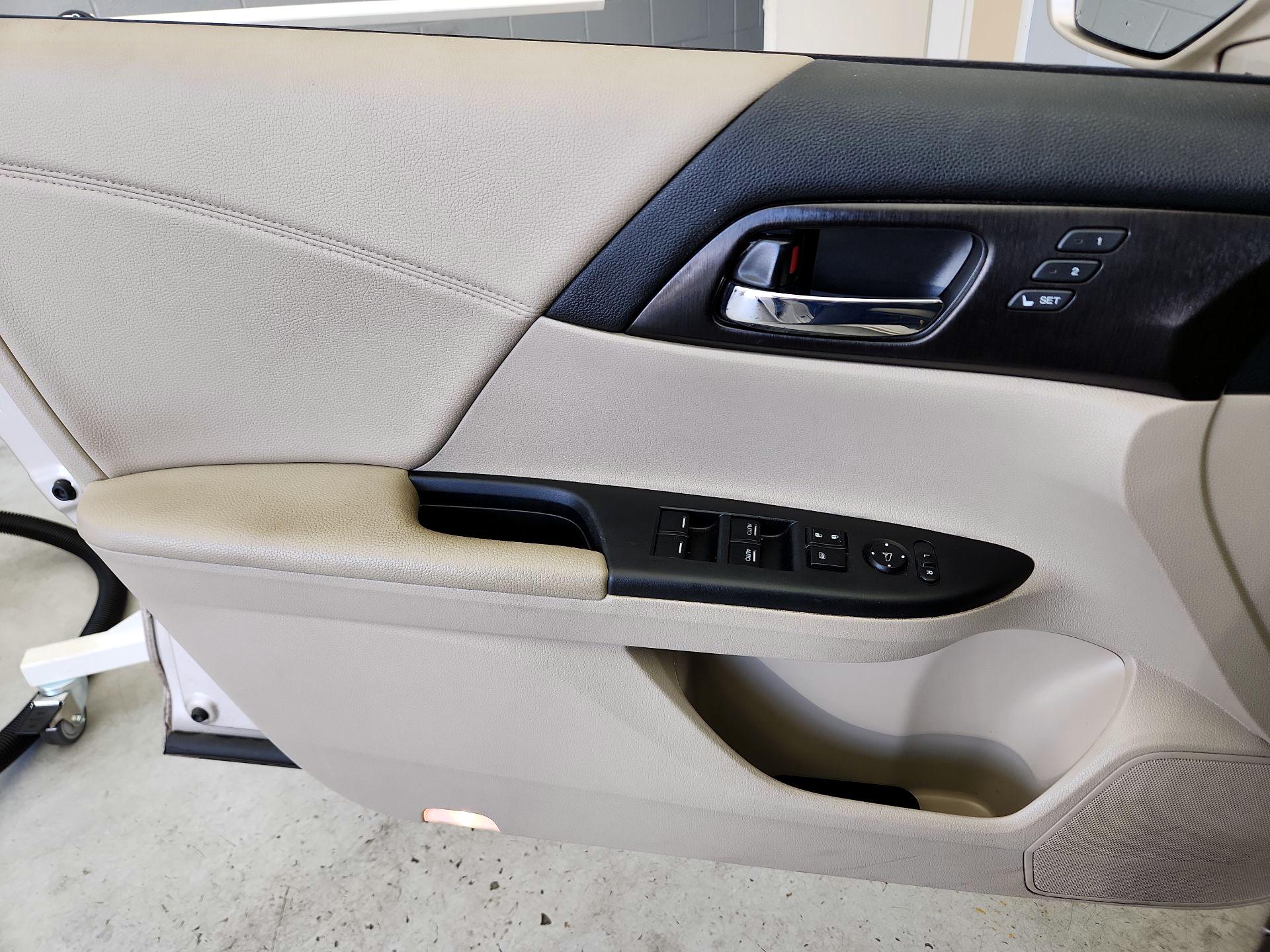 Thumbnail: 2015 Honda Accord - 12