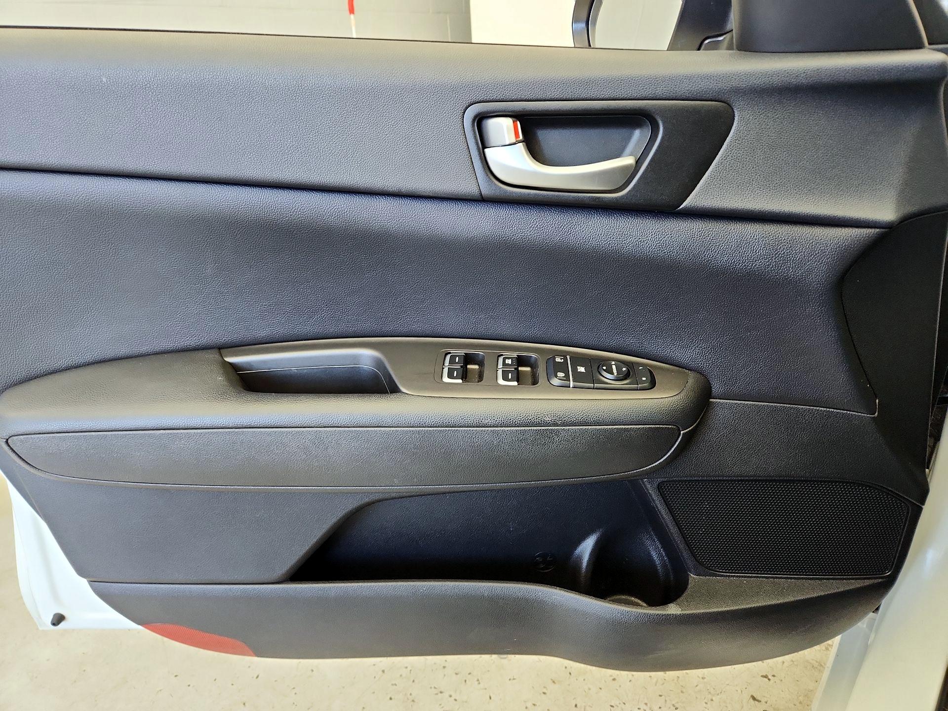 Thumbnail: 2016 Kia Optima - 12