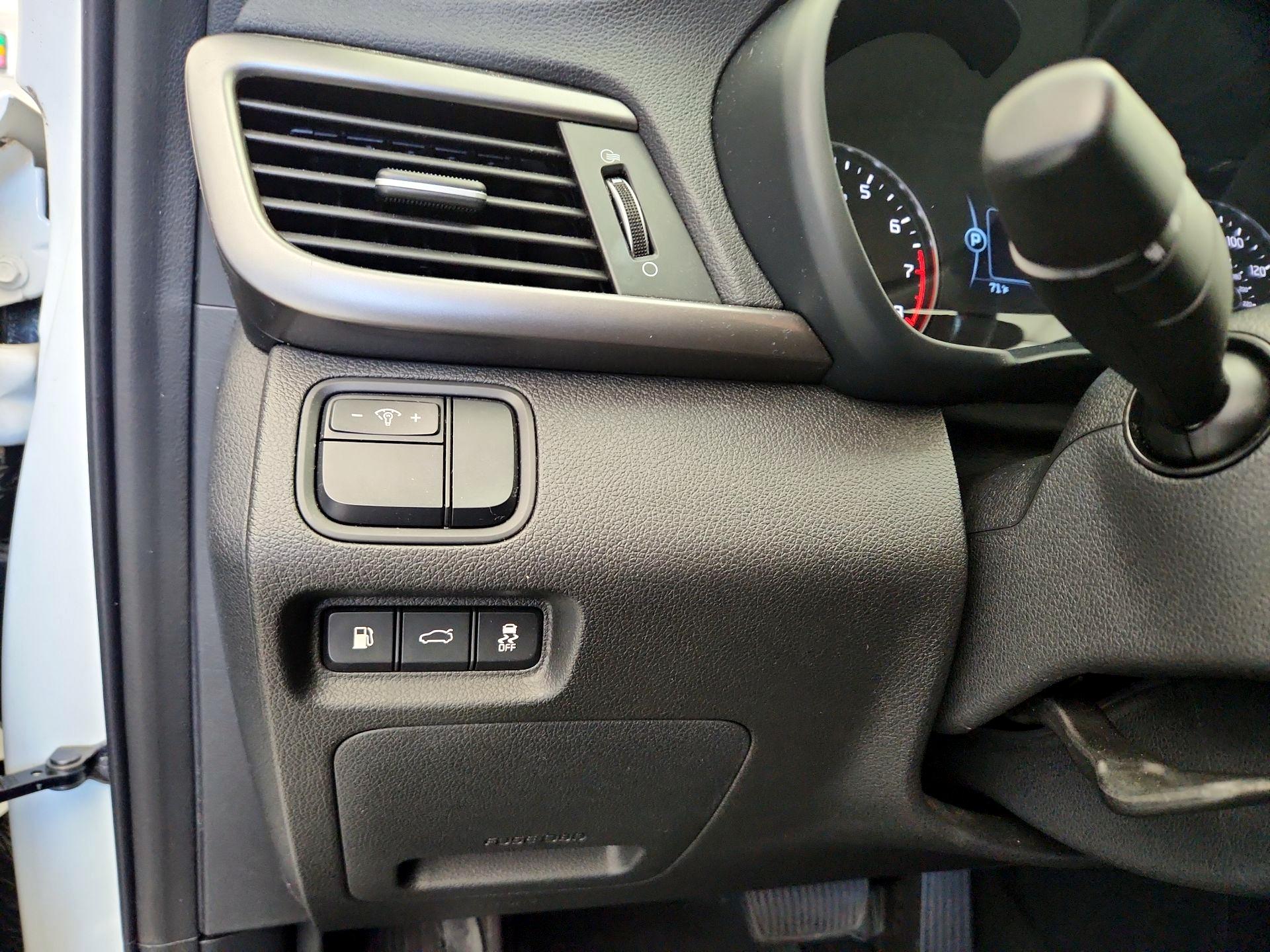 Thumbnail: 2016 Kia Optima - 13