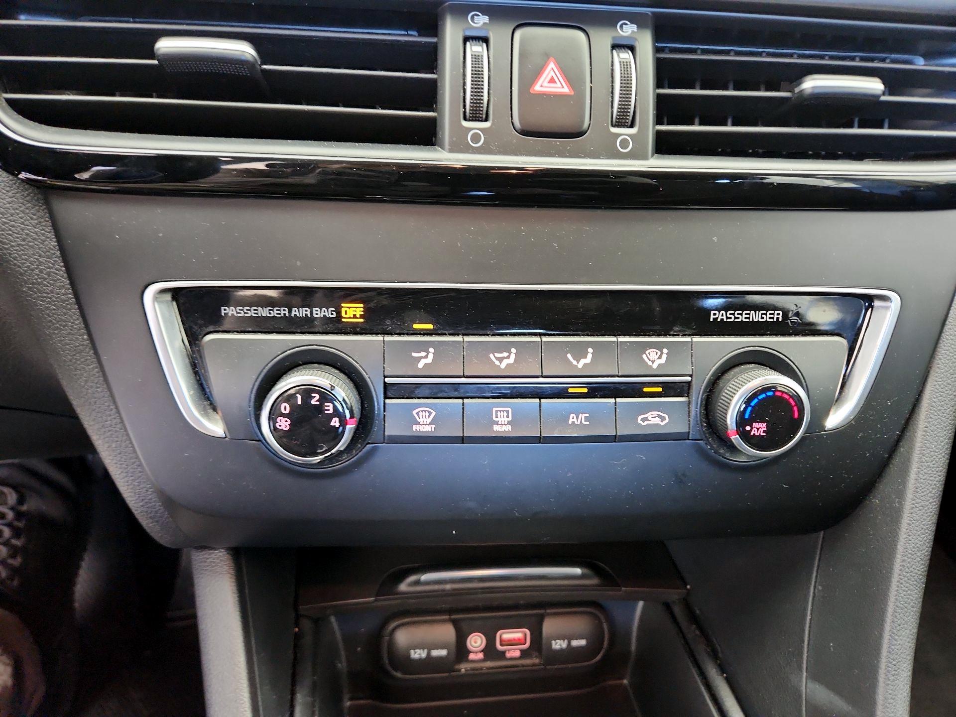 Thumbnail: 2016 Kia Optima - 16