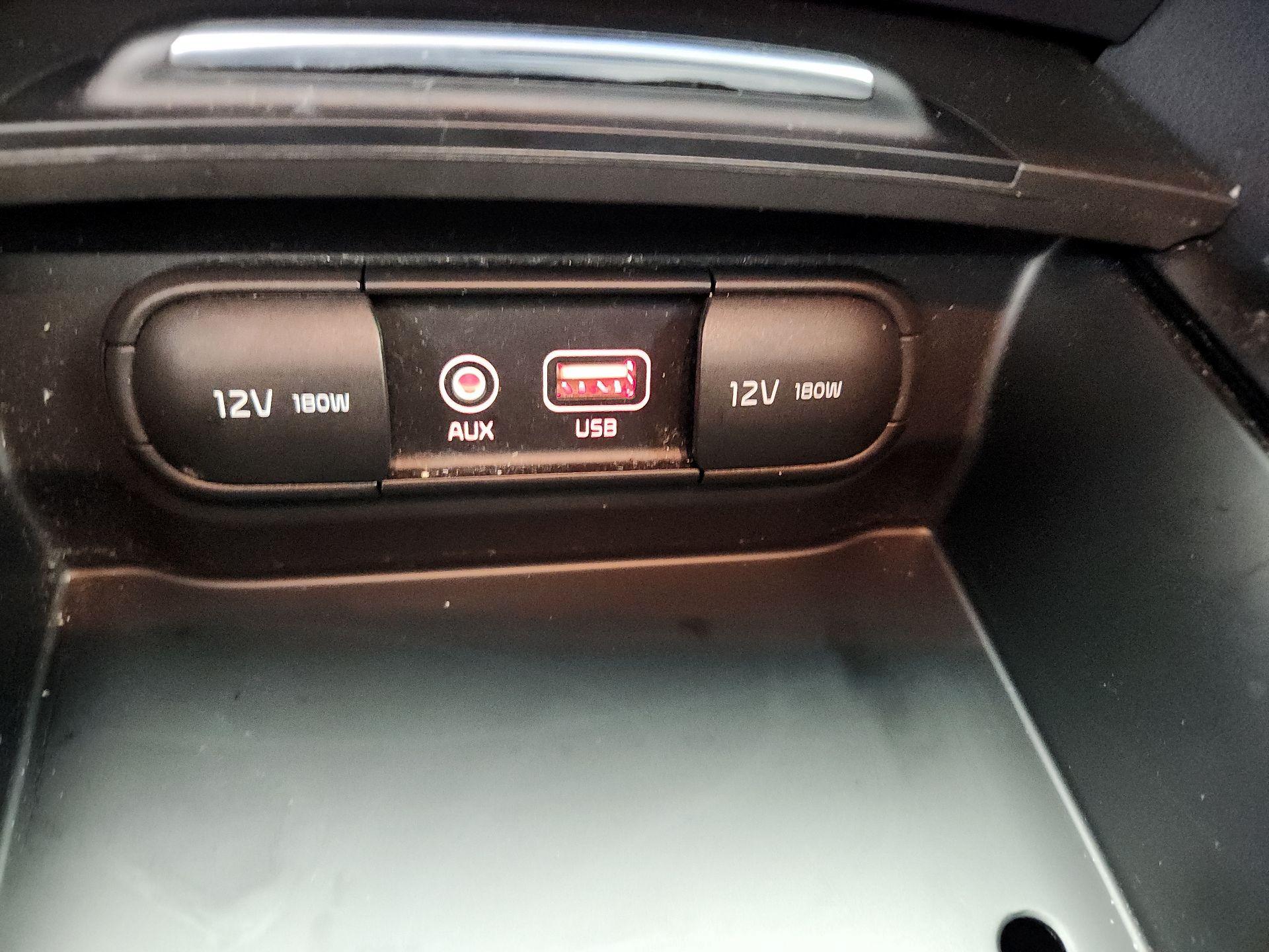 Thumbnail: 2016 Kia Optima - 18