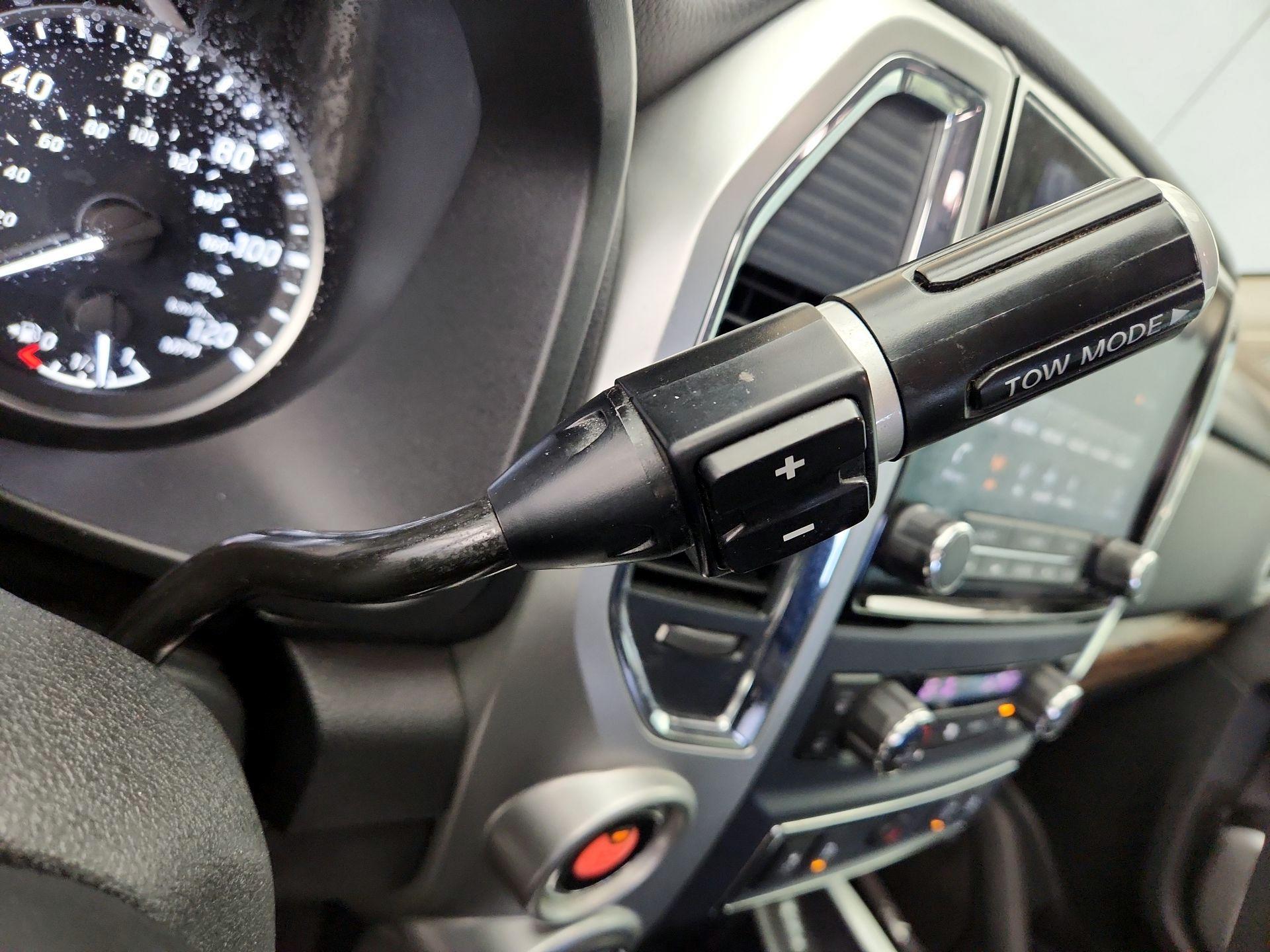 Thumbnail: 2020 Nissan Titan - 18