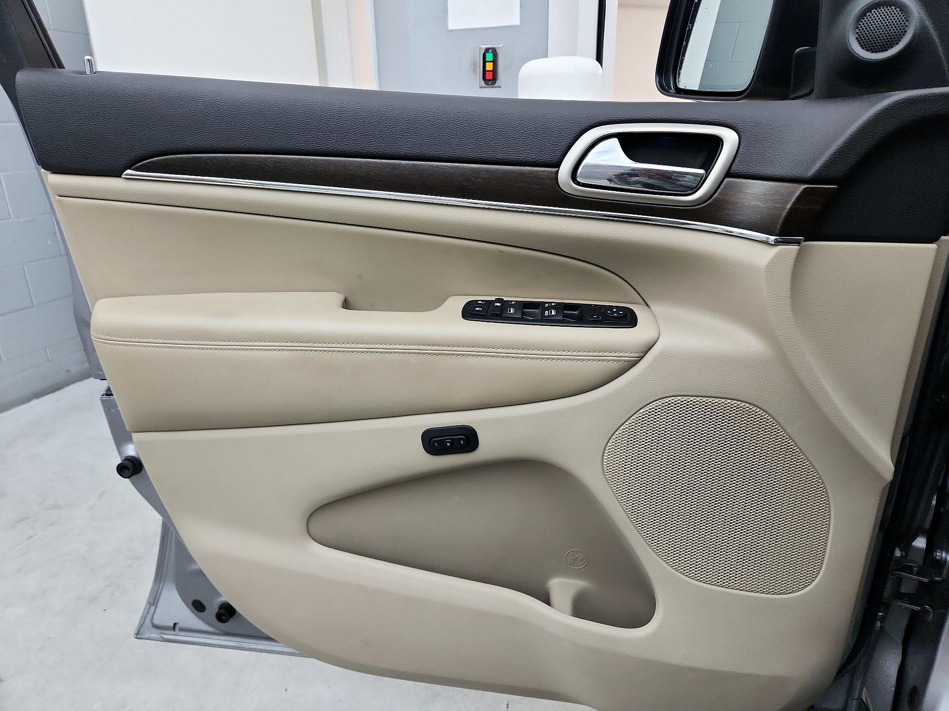 Thumbnail: 2016 Jeep Grand Cherokee - 12