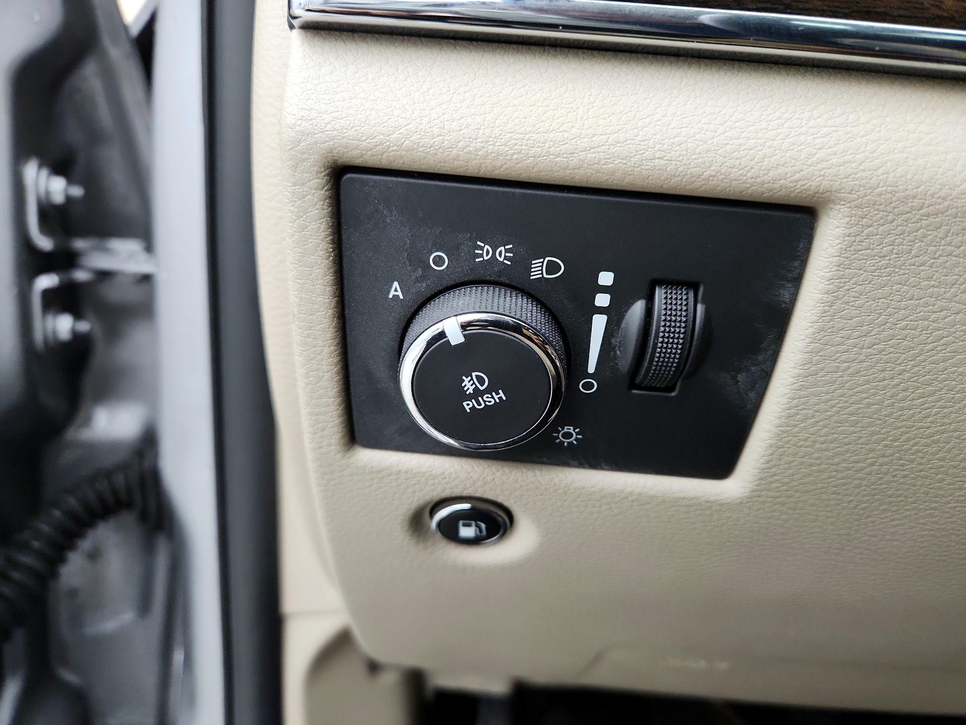 Thumbnail: 2016 Jeep Grand Cherokee - 13