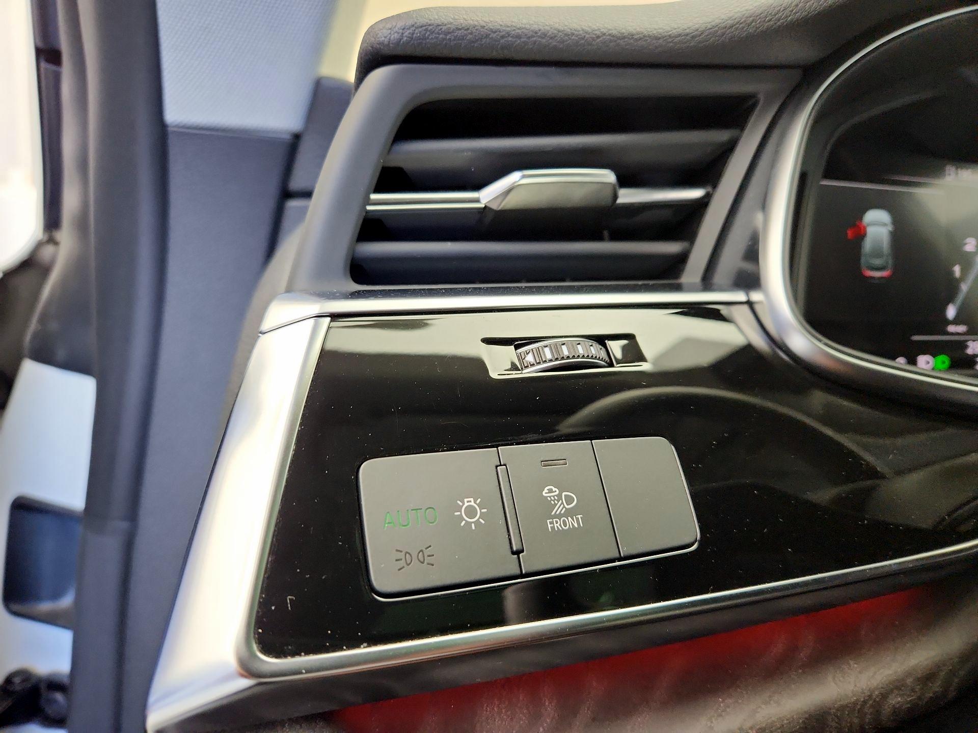 Thumbnail: 2022 Audi Q8 - 13