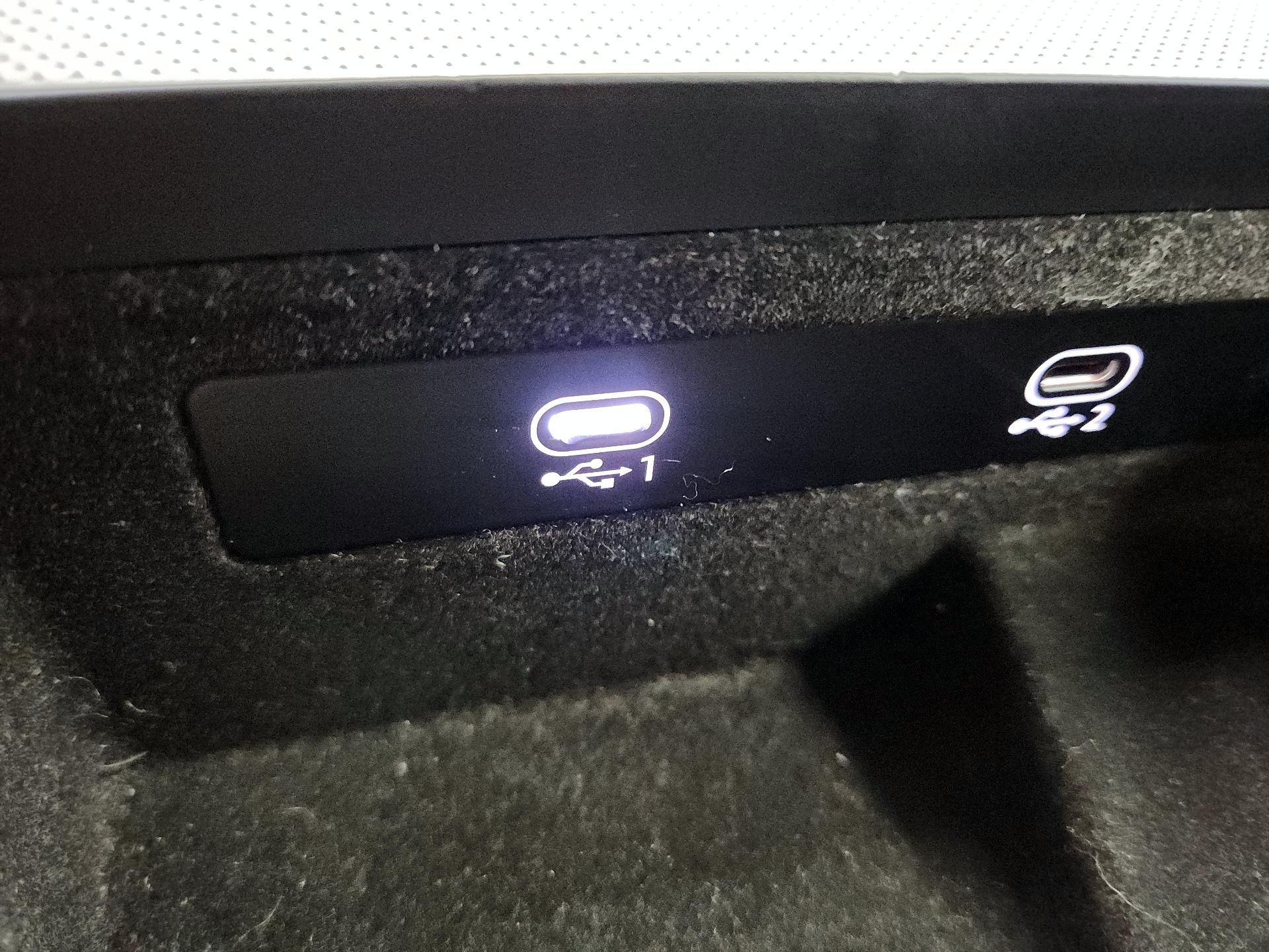 Thumbnail: 2022 Audi Q8 - 19