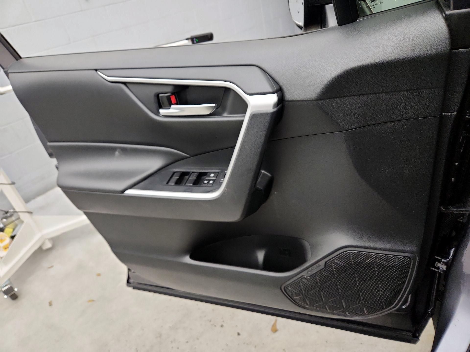 Thumbnail: 2021 Toyota RAV4 - 12