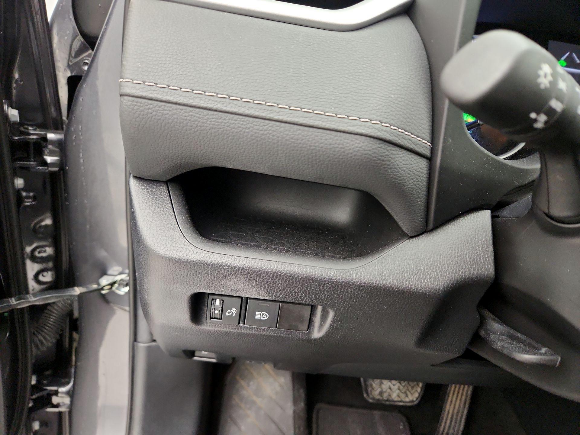 Thumbnail: 2021 Toyota RAV4 - 13