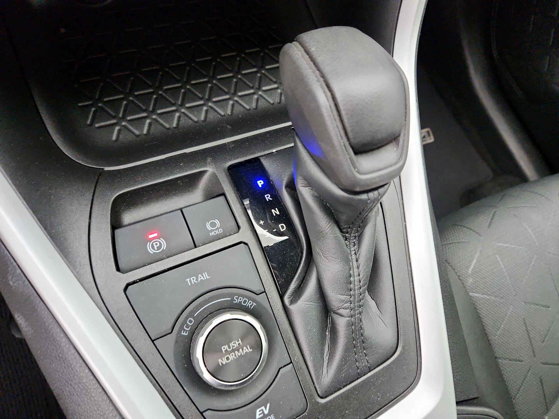 Thumbnail: 2021 Toyota RAV4 - 17