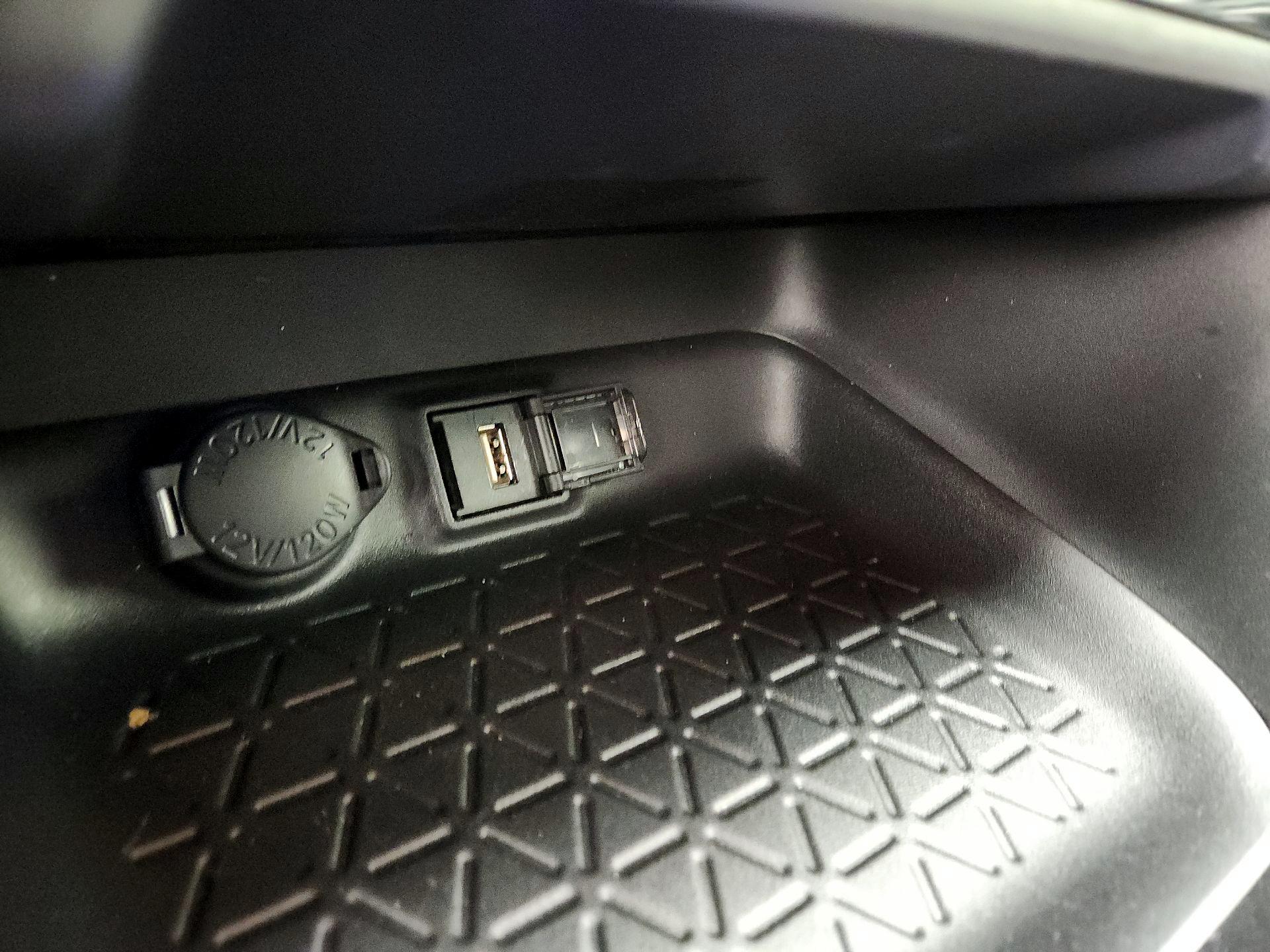 Thumbnail: 2021 Toyota RAV4 - 18