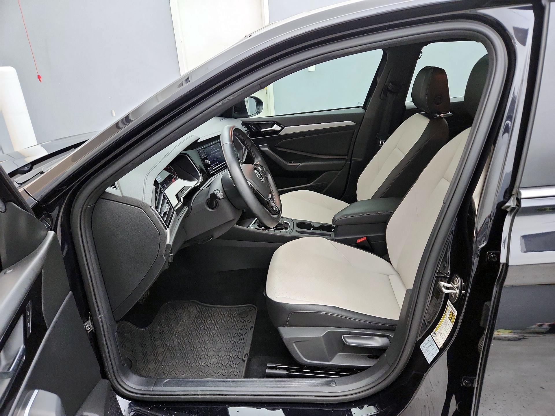 Thumbnail: 2019 Volkswagen Jetta - 11