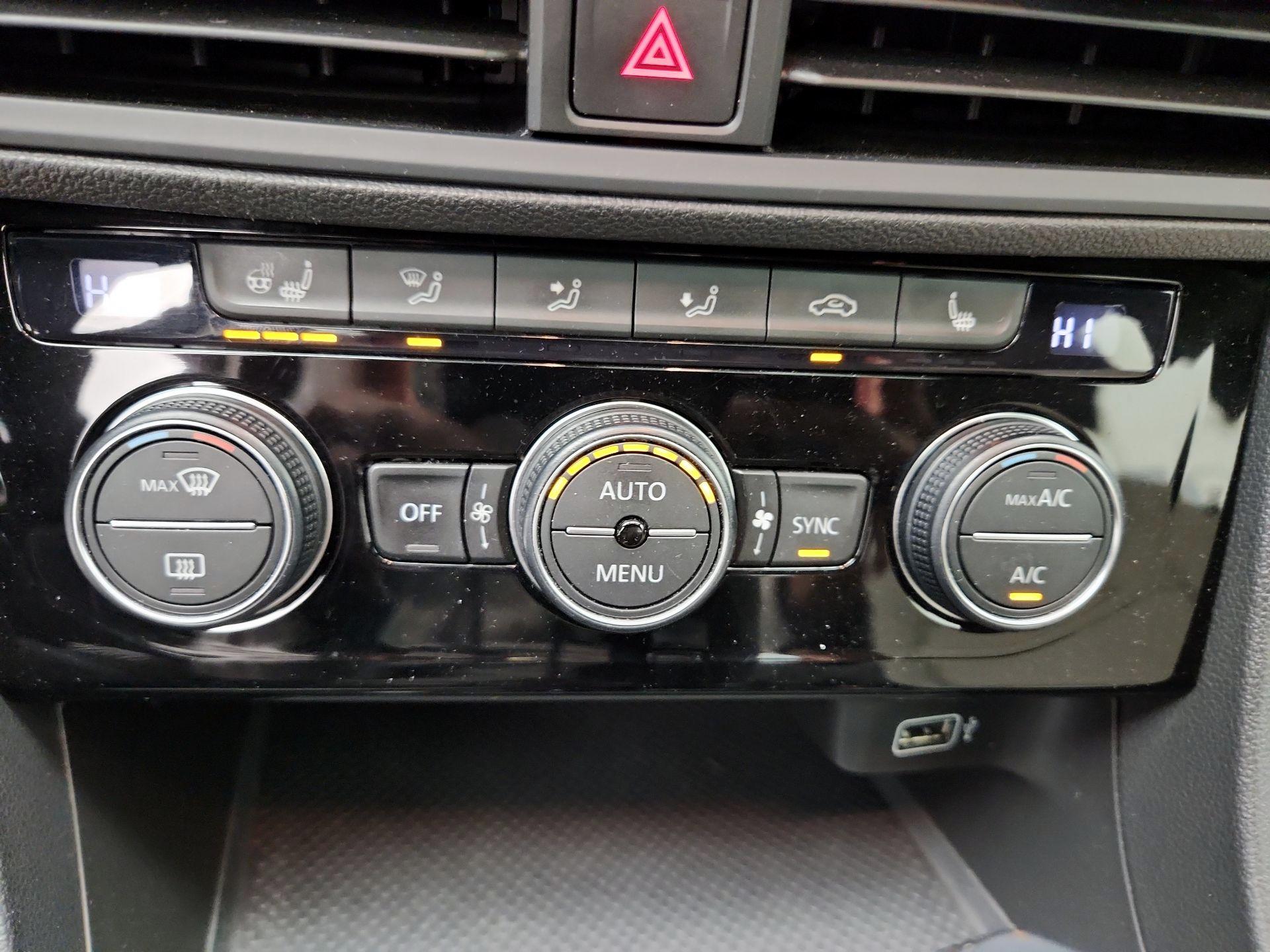 Thumbnail: 2019 Volkswagen Jetta - 16