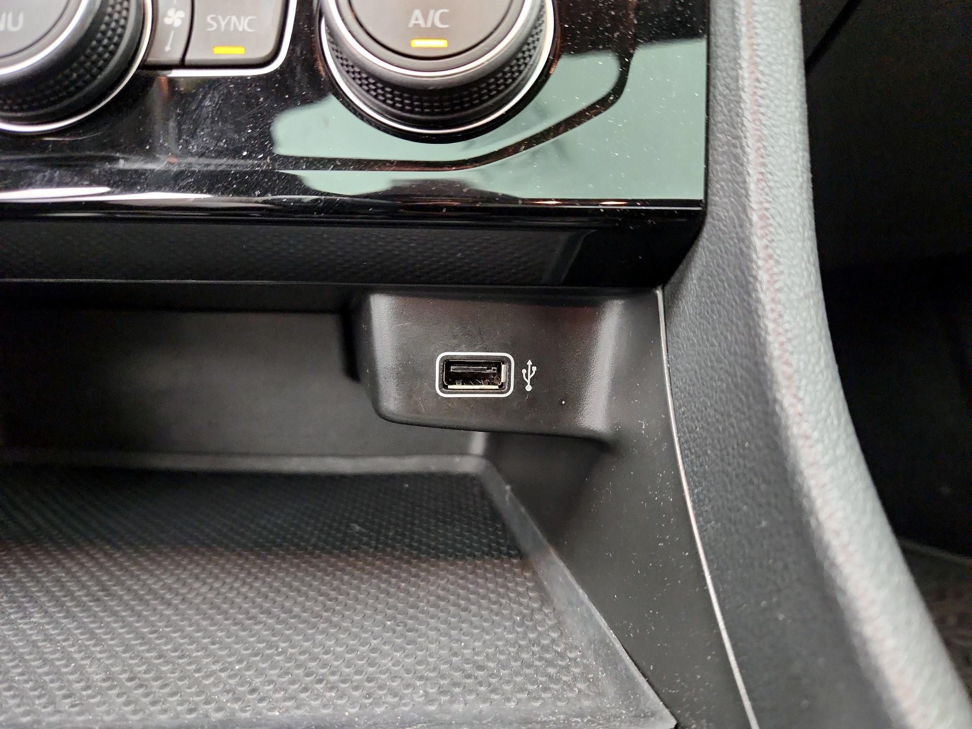 Thumbnail: 2019 Volkswagen Jetta - 18