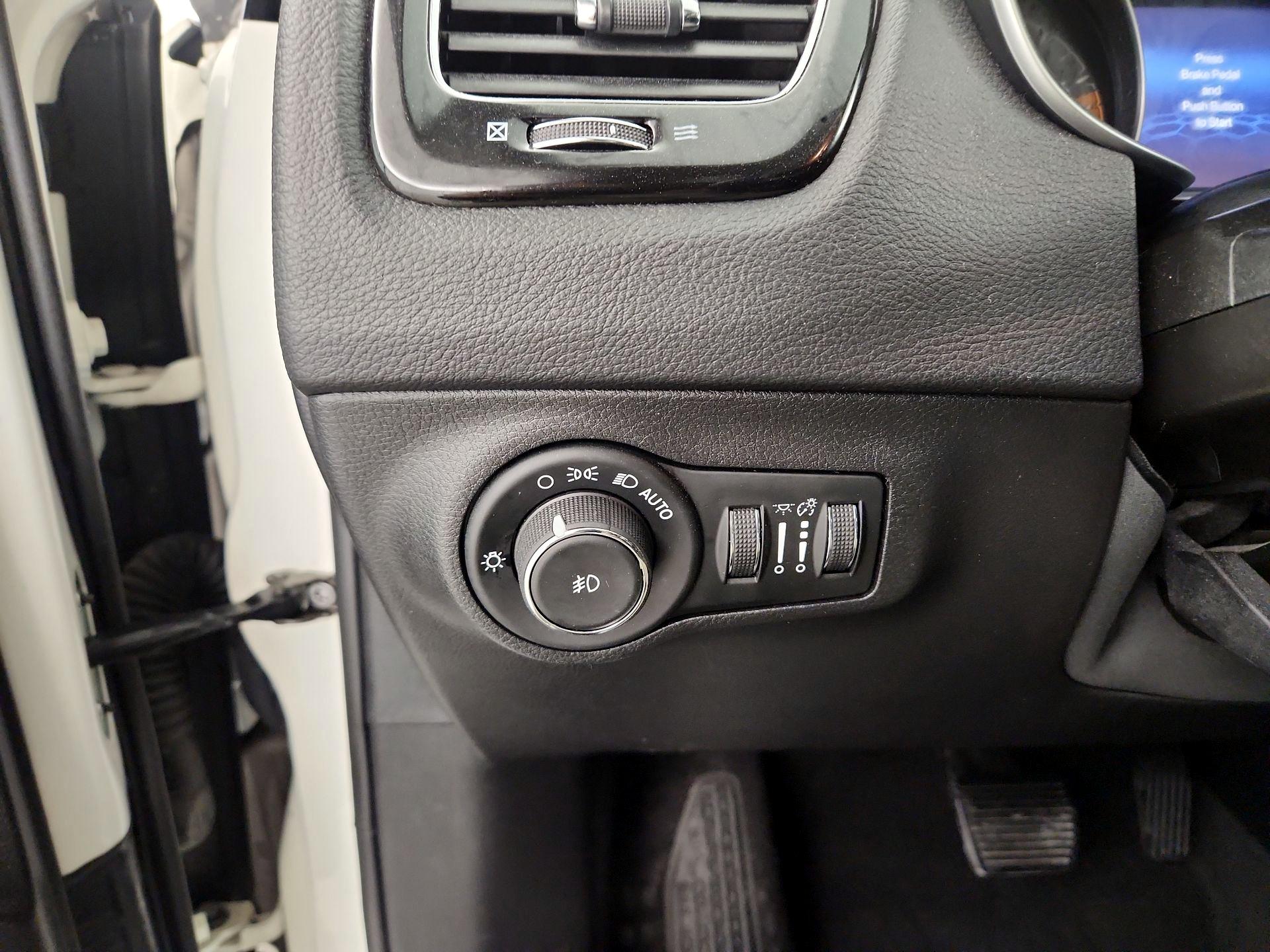 Thumbnail: 2018 Jeep Compass - 13