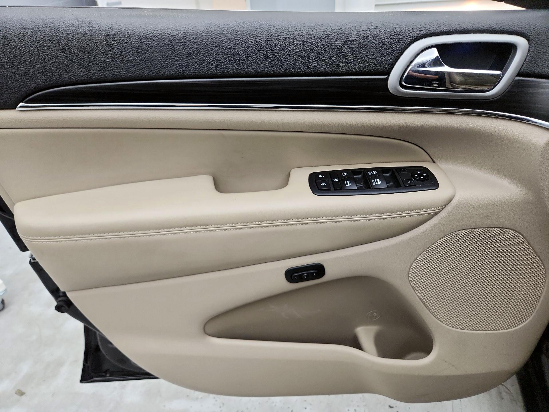 Thumbnail: 2020 Jeep Grand Cherokee - 12