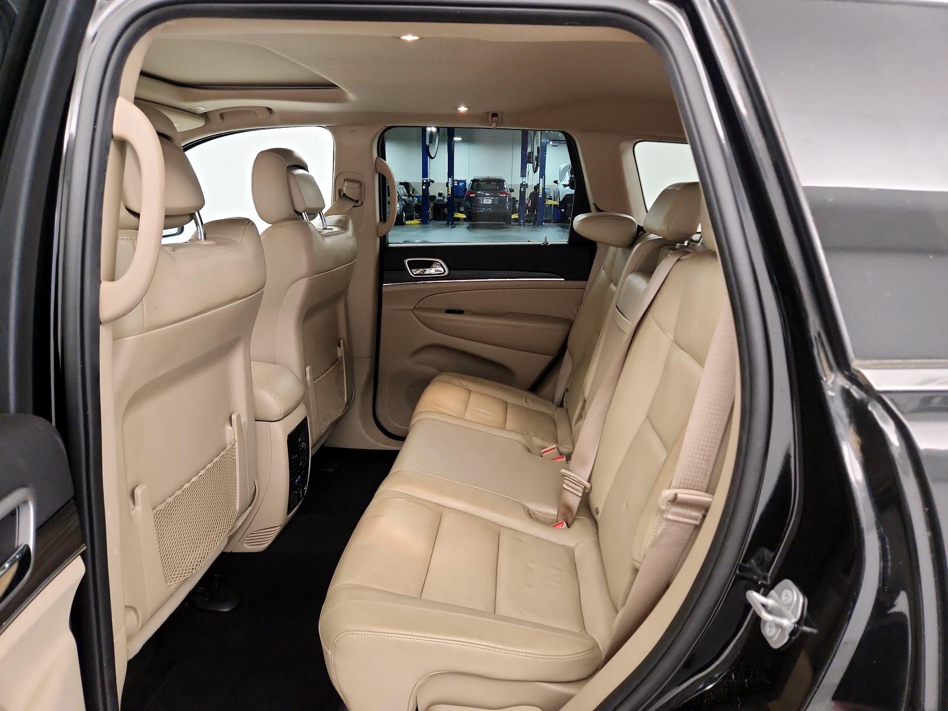 Thumbnail: 2020 Jeep Grand Cherokee - 20